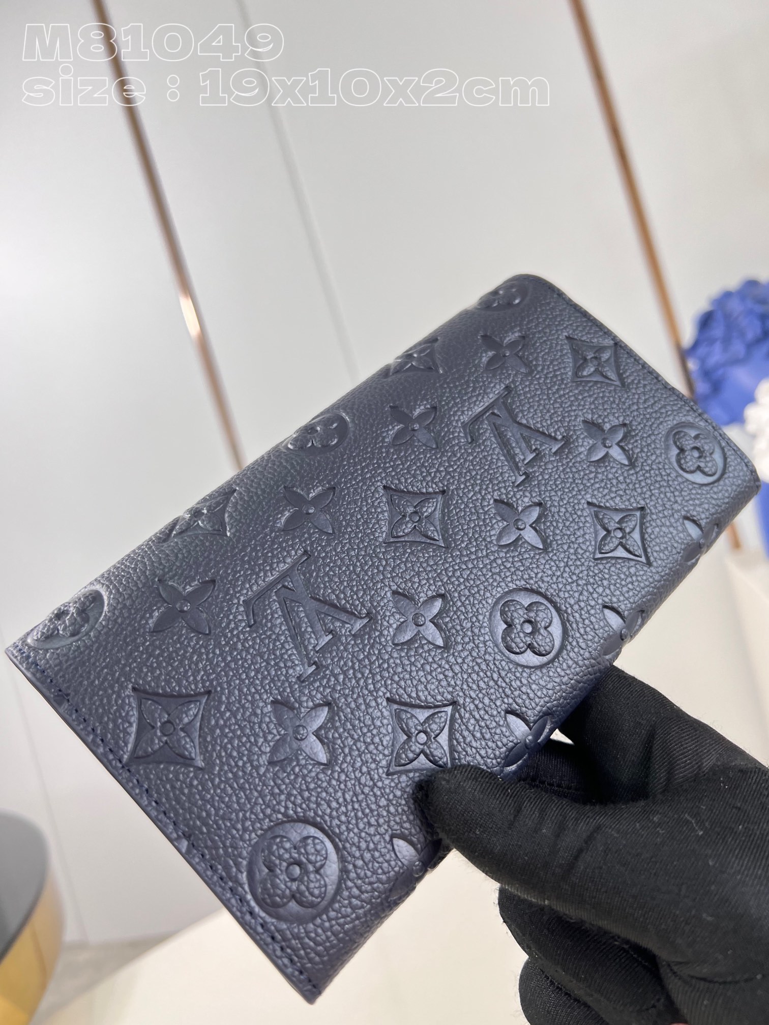 顶级原单M81049深蓝压花這款路易威登經典的Sarah錢包以雙色MonogramEmpreinte皮革