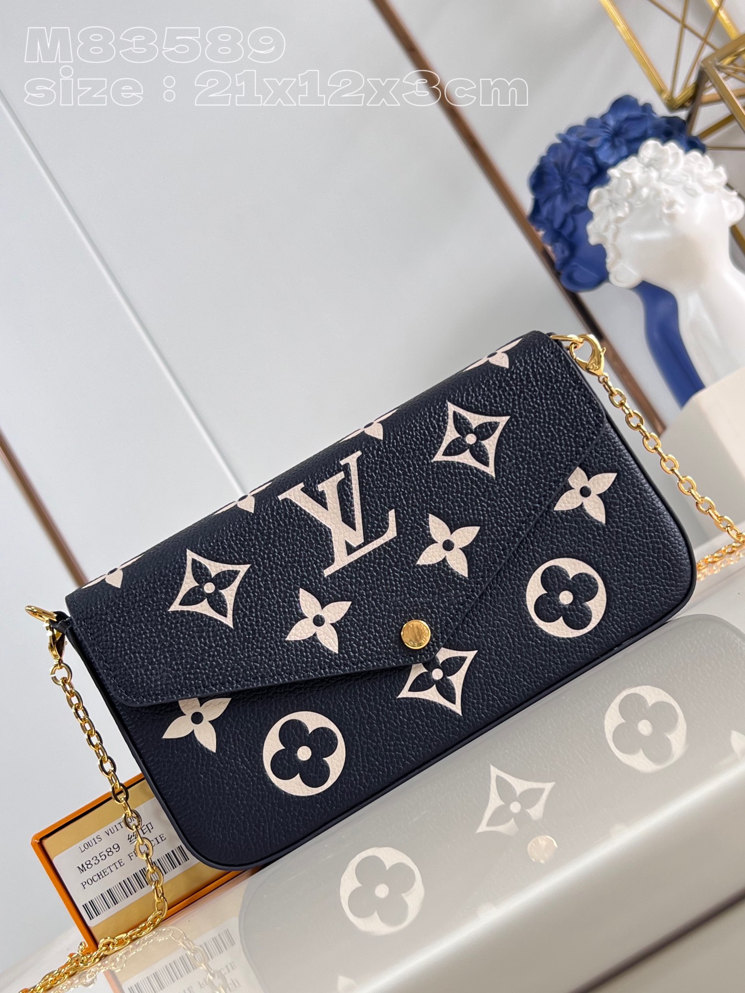 M83589 Écran à soirs bleu foncé Ce sac de chaîne Pochette Félicie est un motif monogramme classique imprimé en cuir sans cuir, libérant un charme élégant avec un design en deux couleurs. La poche et la chaîne sont amovibles et l’épaule et le dos sont des bascules portables. 21 x 12 x 3 cm (longueur x hauteur x largeur) c