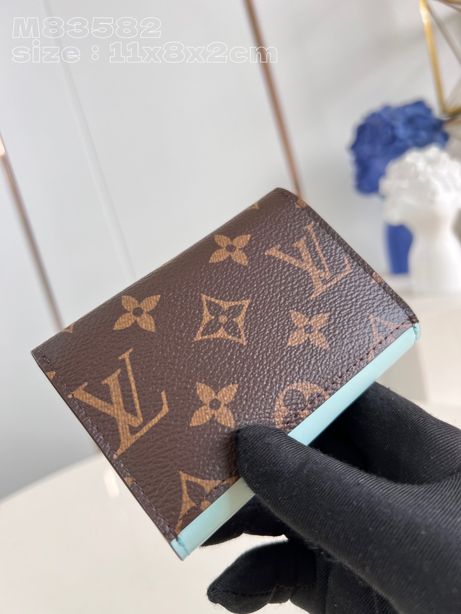 顶级原单M83582绿這款Rosalie零錢包今季以Monogram帆布製成並綴以彩色皮革飾邊突顯其獨特
