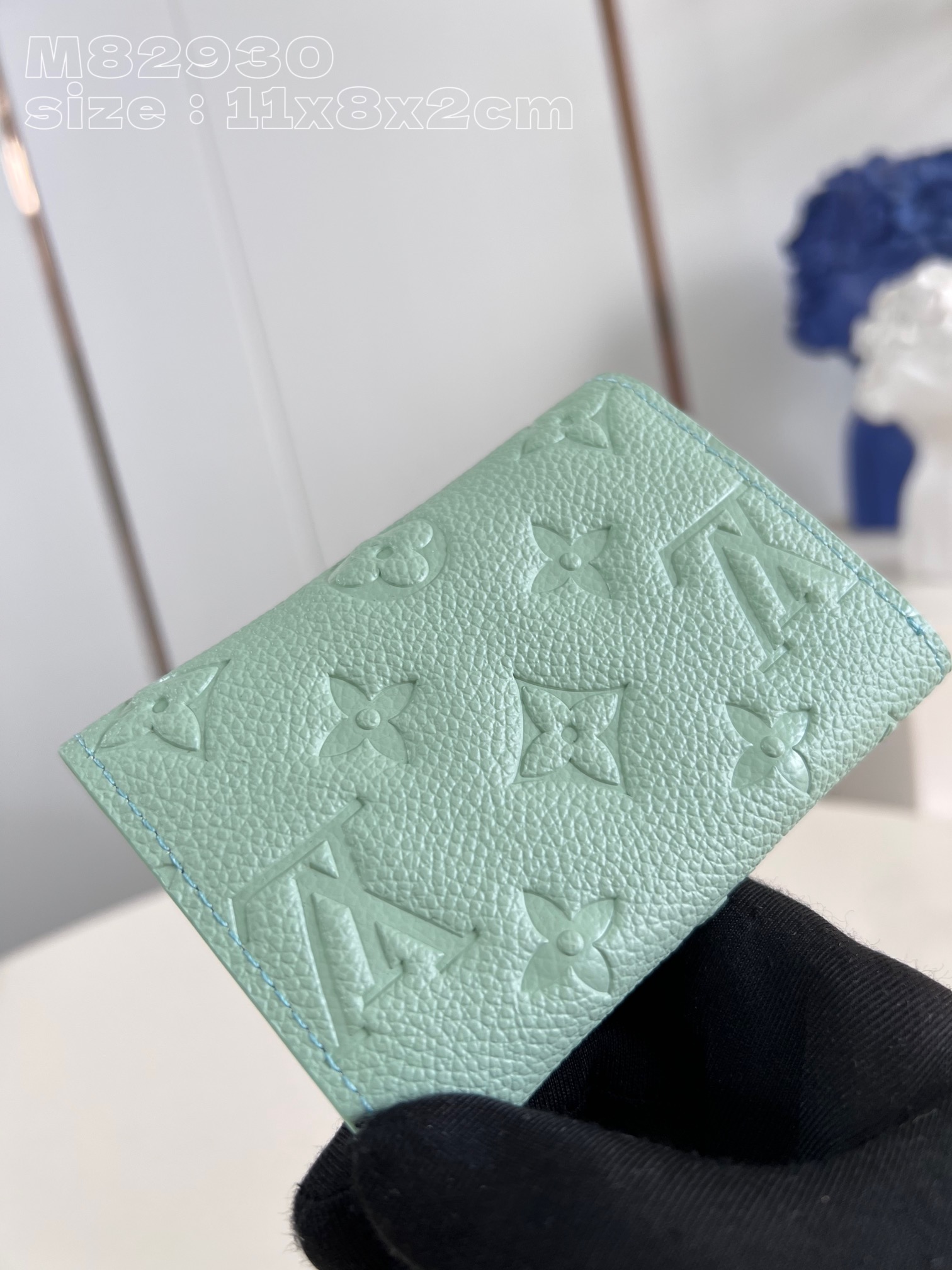 顶级原单M82930绿這款Rosalie零錢包今季以Monogram帆布製成並綴以彩色皮革飾邊突顯其獨特