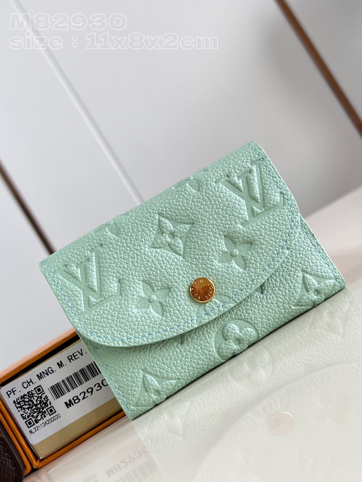 顶级原单M82930绿這款Rosalie零錢包今季以Monogram帆布製成並綴以彩色皮革飾邊突顯其獨特