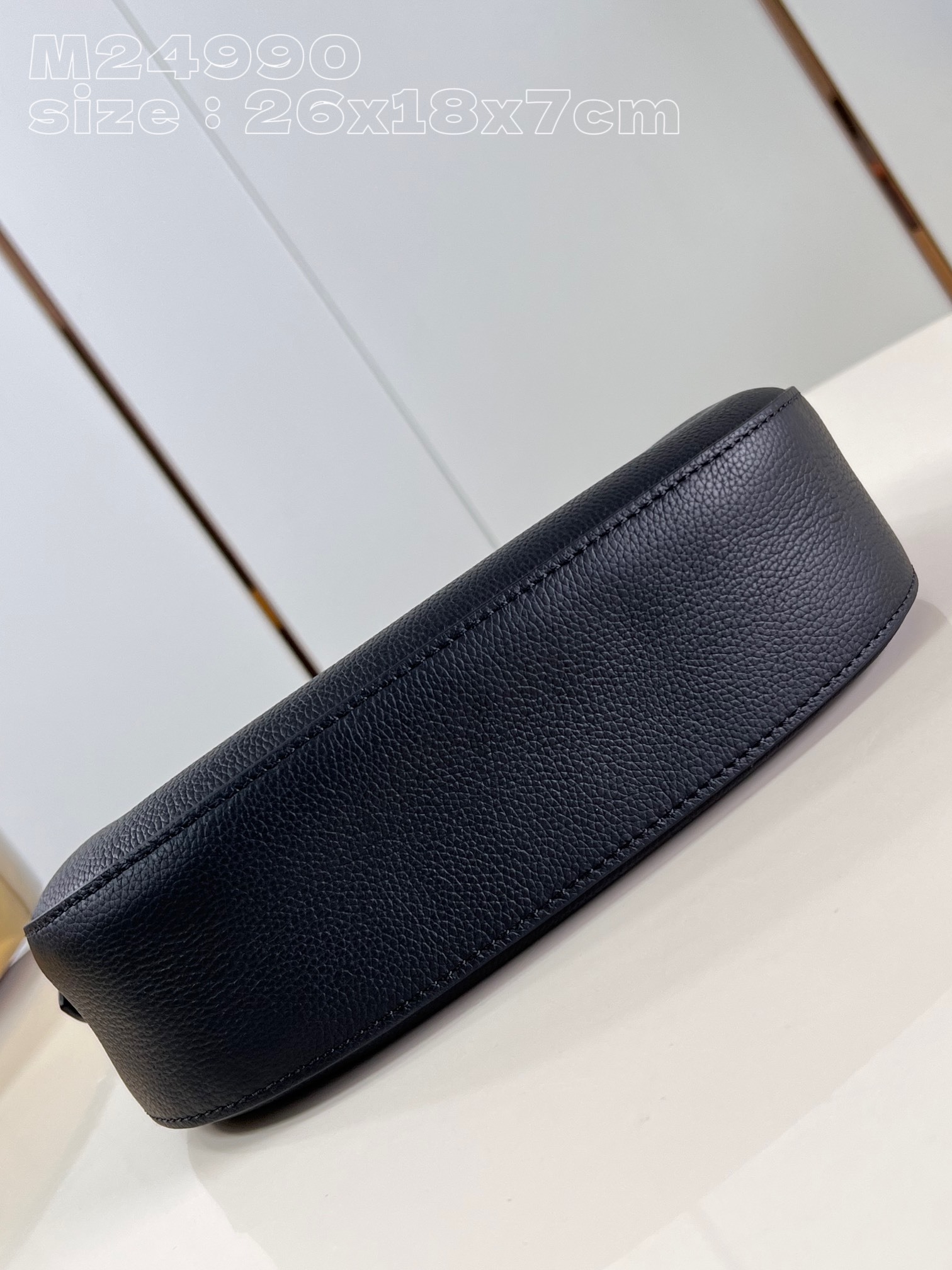 顶级原单M24990黑M24611本款LowKeyShoulderBag手袋以华美设计再度印证品牌精湛匠