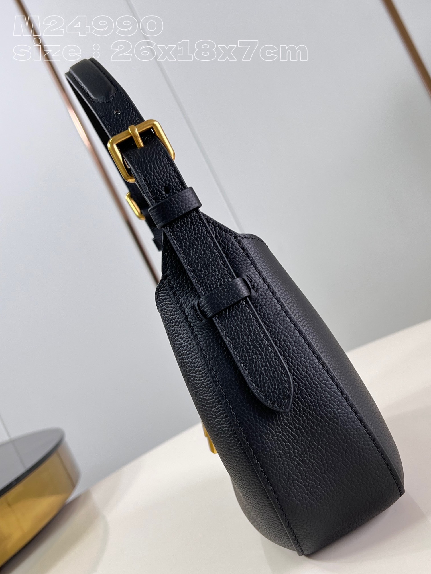 顶级原单M24990黑M24611本款LowKeyShoulderBag手袋以华美设计再度印证品牌精湛匠