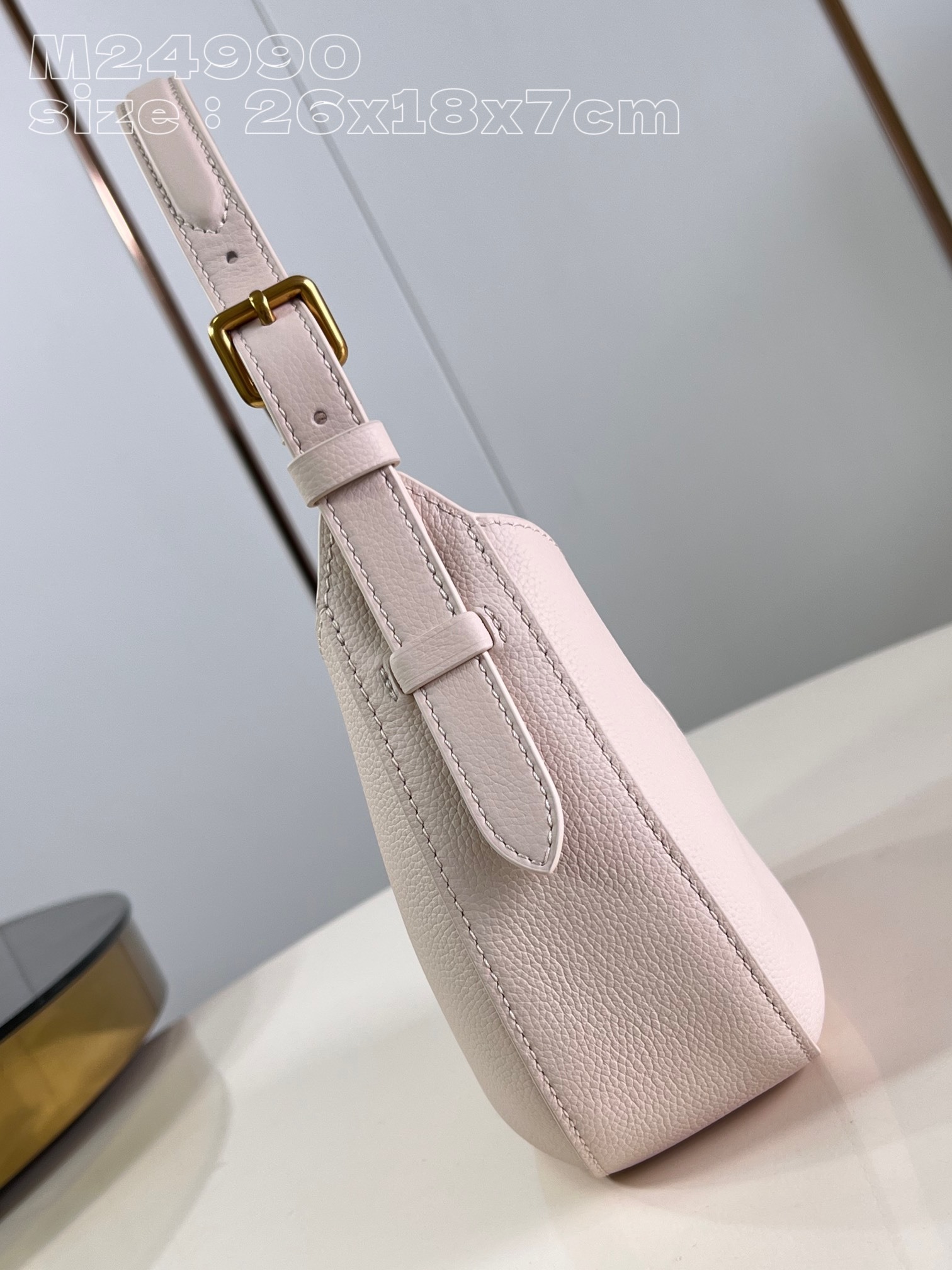 顶级原单M24990白本款LowKeyShoulderBag手袋以华美设计再度印证品牌精湛匠艺柔软牛皮革