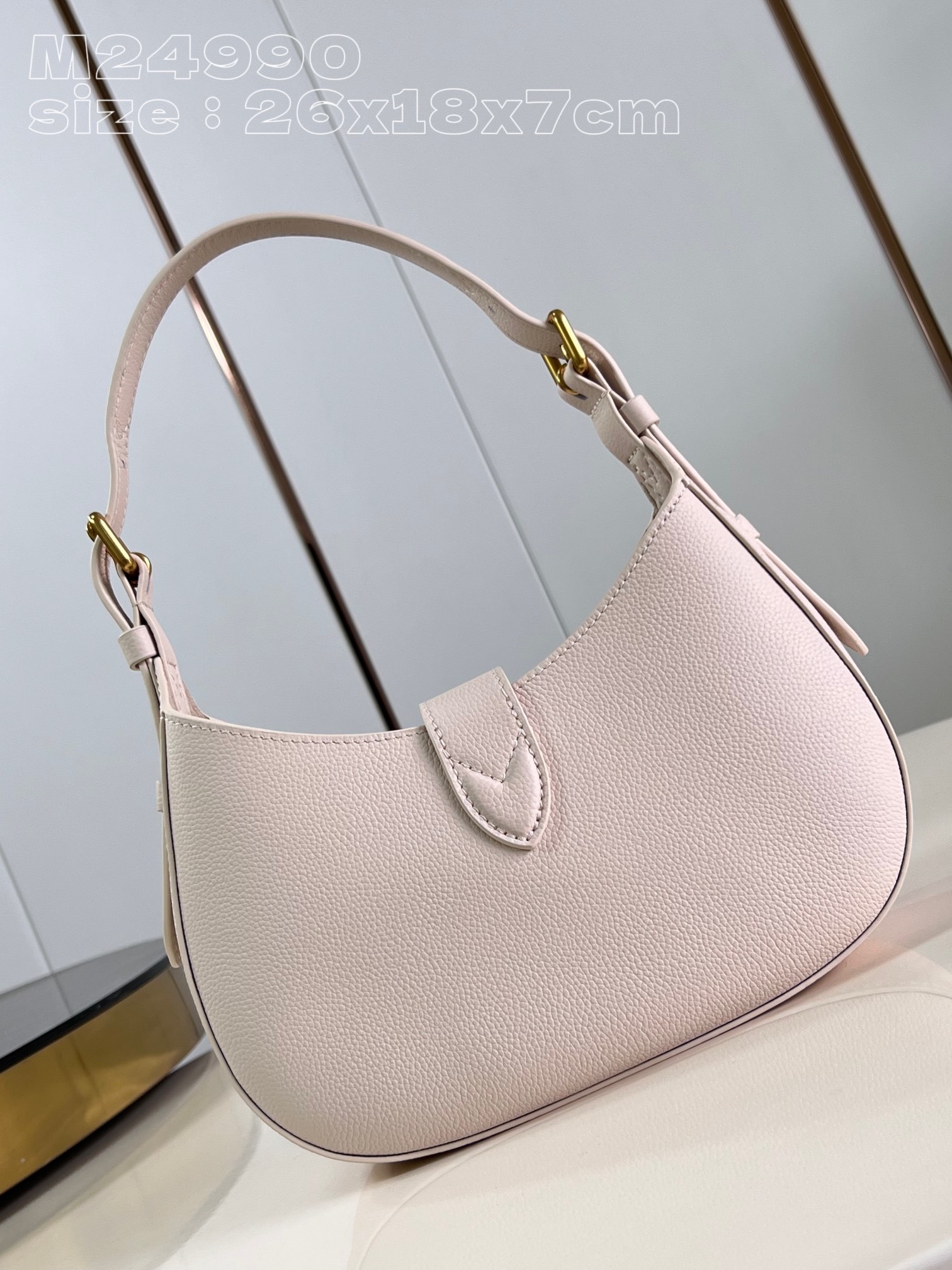 顶级原单M24990白本款LowKeyShoulderBag手袋以华美设计再度印证品牌精湛匠艺柔软牛皮革