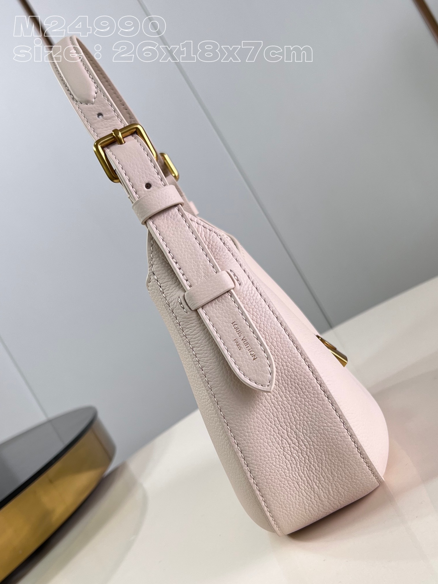 顶级原单M24990白本款LowKeyShoulderBag手袋以华美设计再度印证品牌精湛匠艺柔软牛皮革