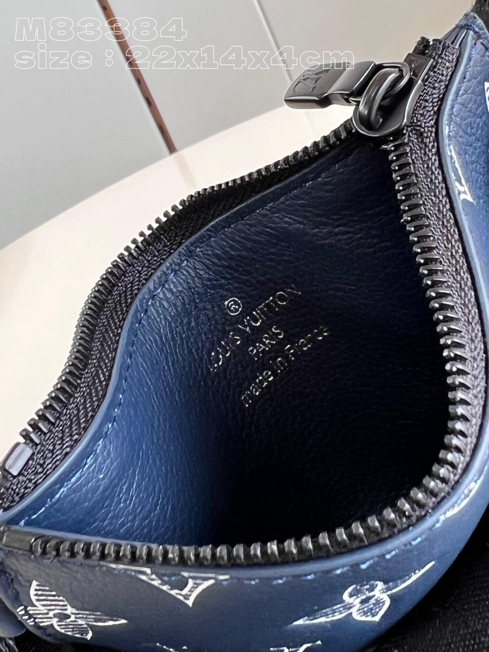 顶级原单M83384本款Gaston迷你手袋选用MonogramShadow牛皮革以撞色Monogram