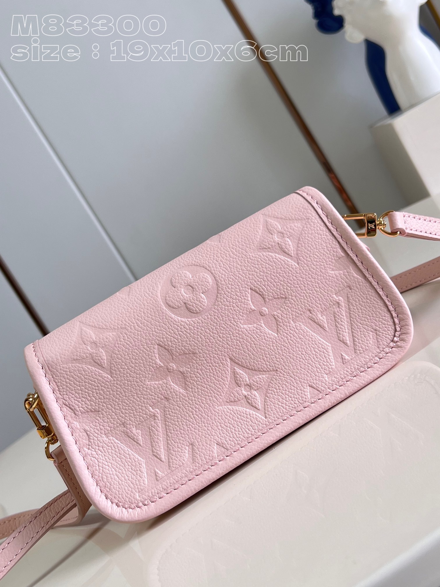 顶级原单M83300粉压花M83566本款NanoDiane手袋以MonogramEmpreinte皮革