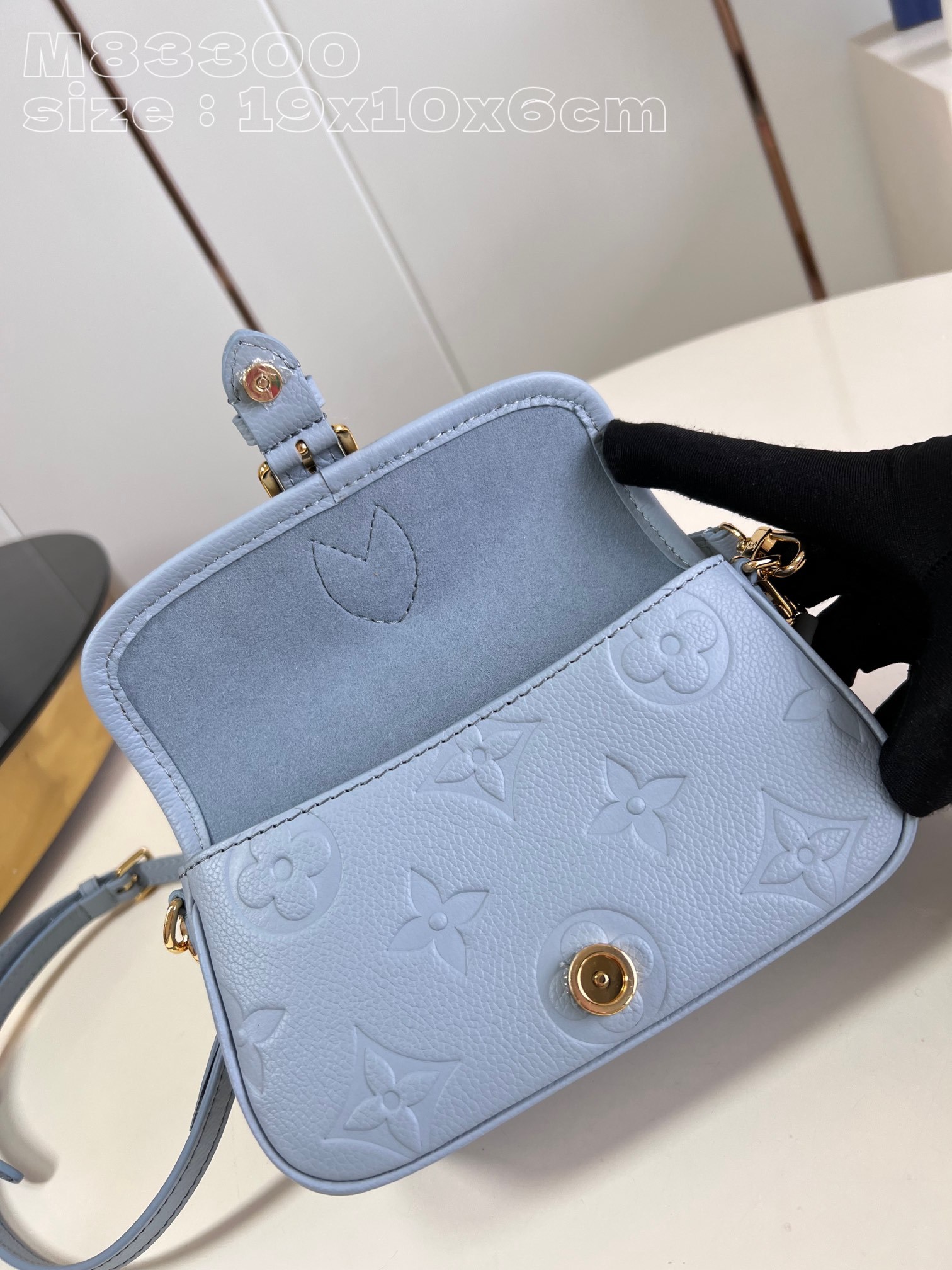 顶级原单M83300蓝压花M83592本款NanoDiane手袋以MonogramEmpreinte皮革