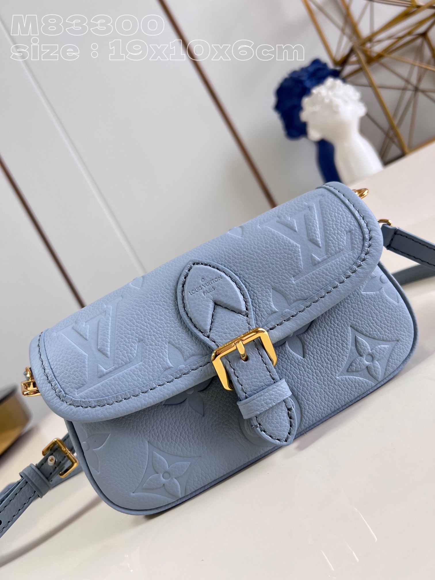 顶级原单M83300蓝压花M83592本款NanoDiane手袋以MonogramEmpreinte皮革