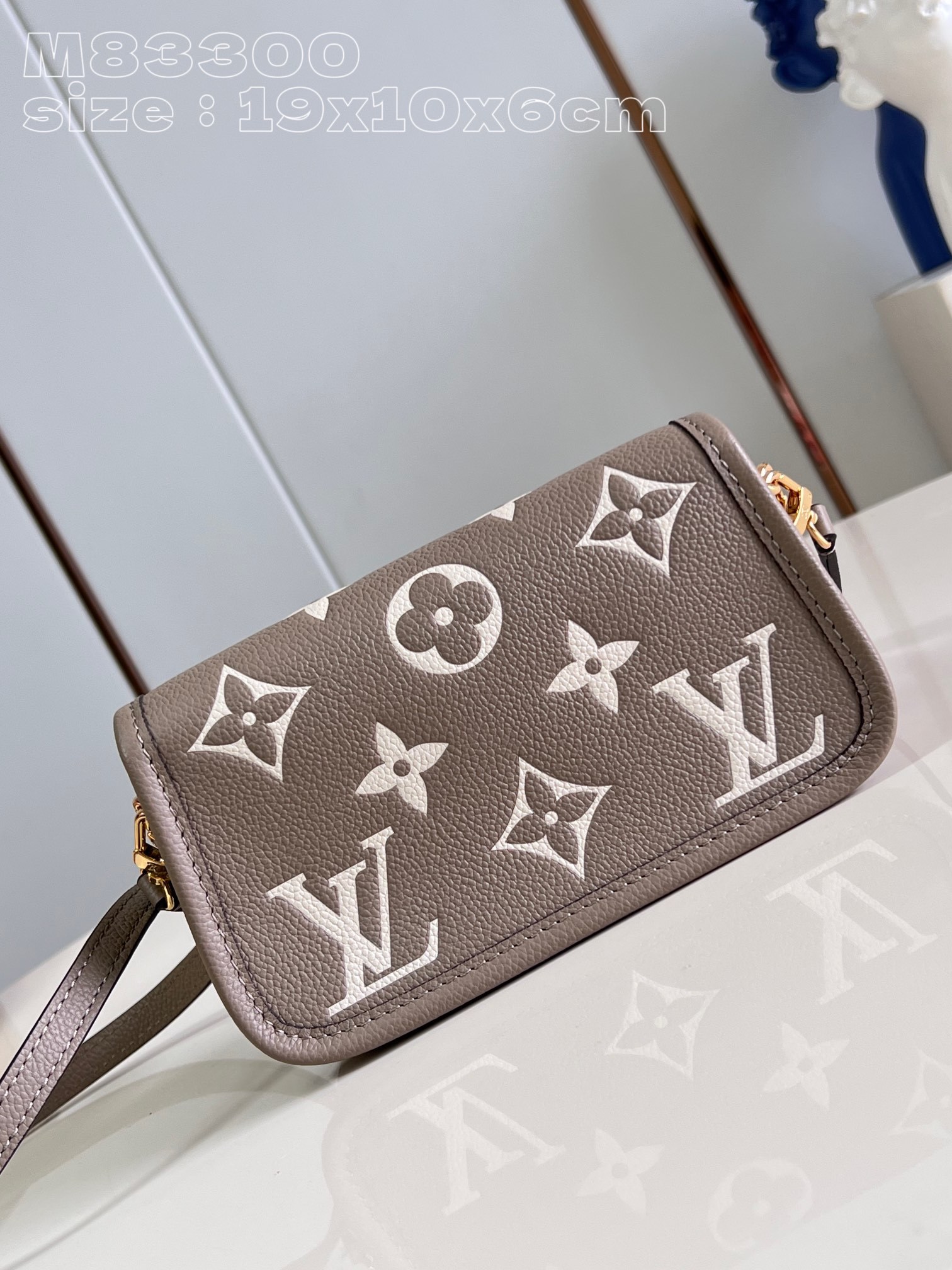 顶级原单M83300灰丝印本款NanoDiane手袋以MonogramEmpreinte皮革浓缩Dian