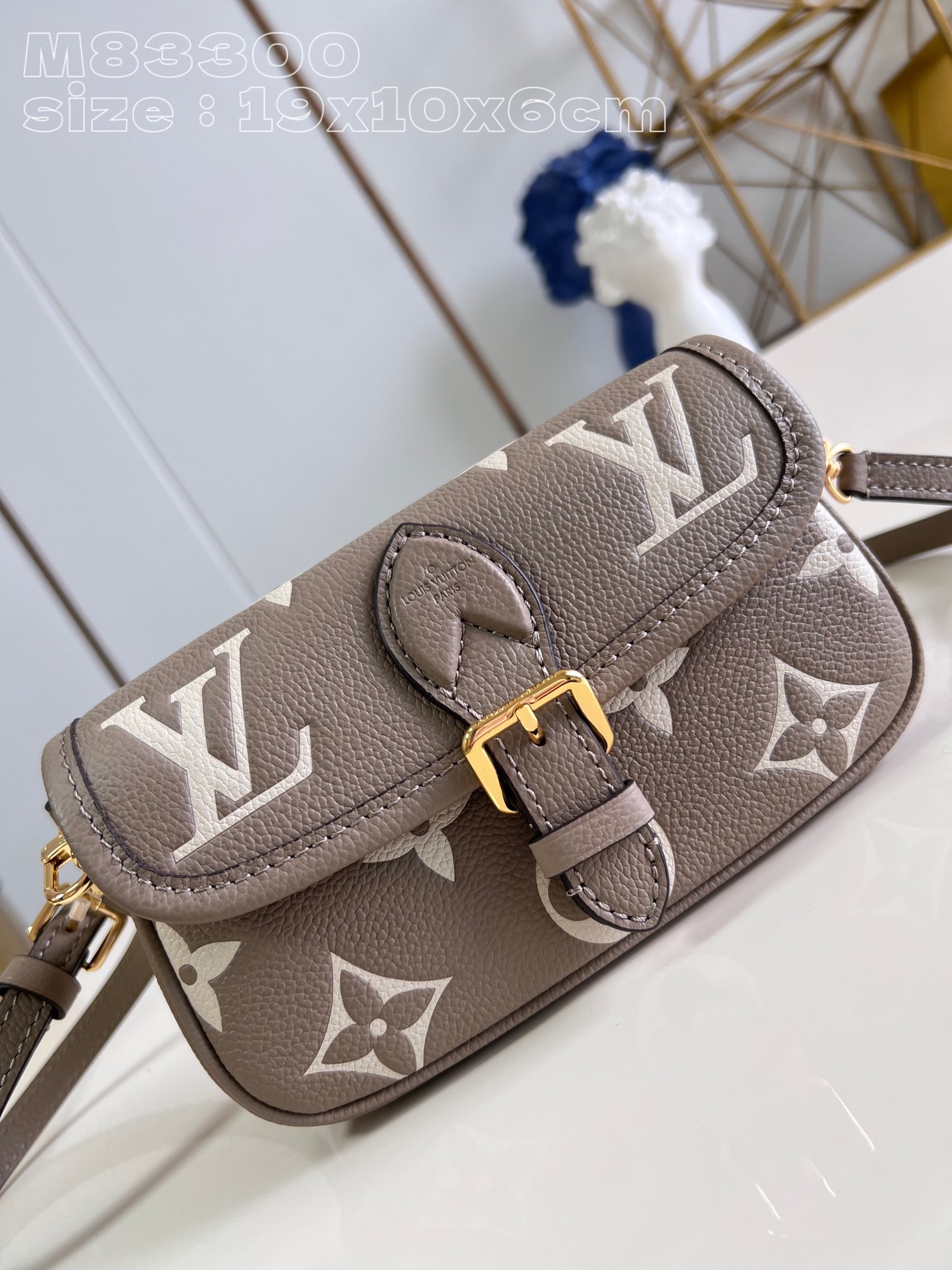 顶级原单M83300灰丝印本款NanoDiane手袋以MonogramEmpreinte皮革浓缩Dian
