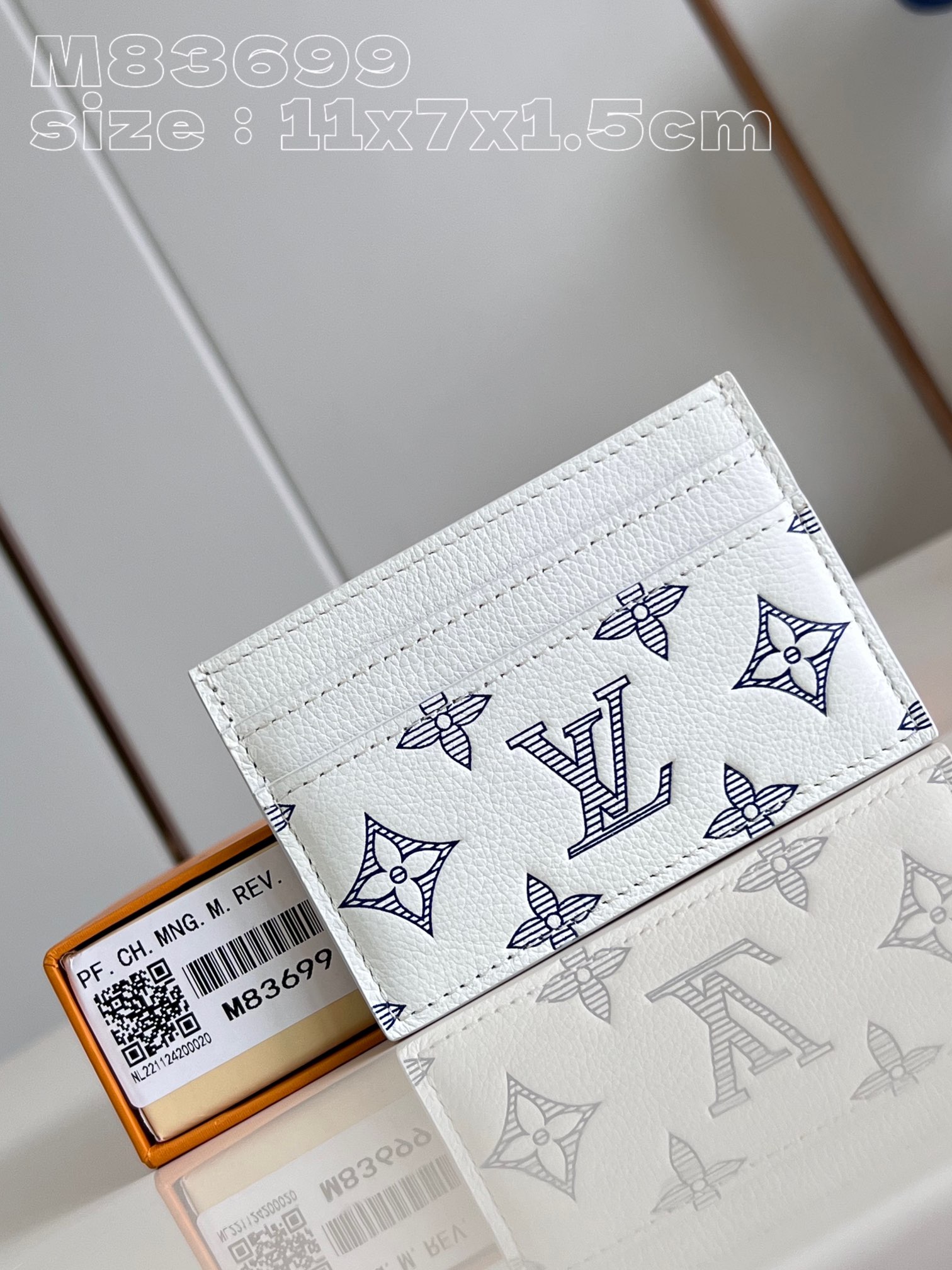 顶级原单M83699白本款Double卡夹释放MonogramShadow皮革的典雅魅力细腻牛皮革压印经