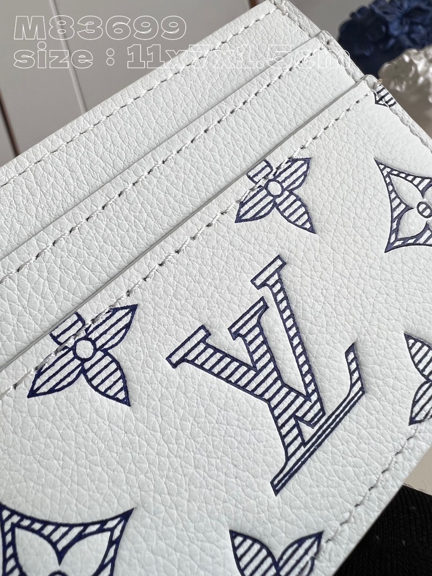 顶级原单M83699白本款Double卡夹释放MonogramShadow皮革的典雅魅力细腻牛皮革压印经
