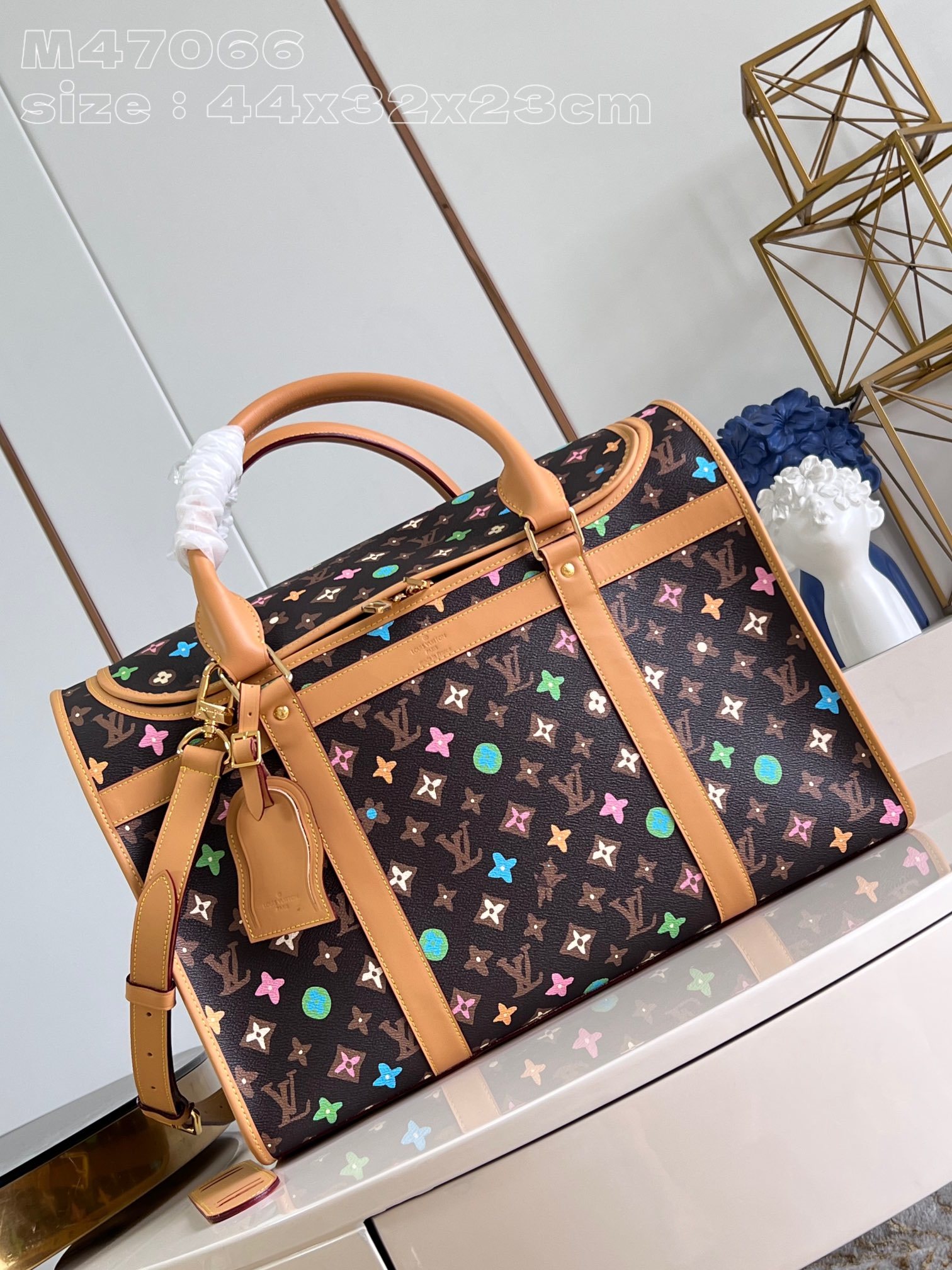顶级原单M47066本款Dog宠物包以MonogramCraggy帆布汇聚手绘风格Monogram图案与