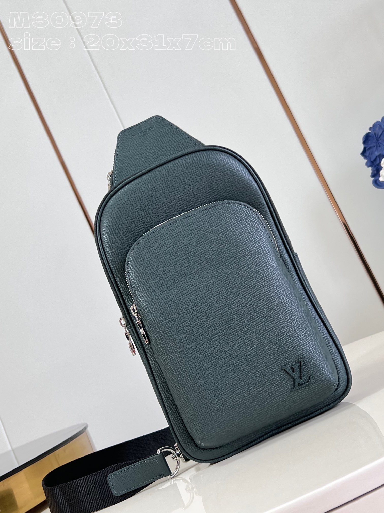 Louis Vuitton LV Avenue Crossbody & Shoulder Bags Canvas Cowhide M30973