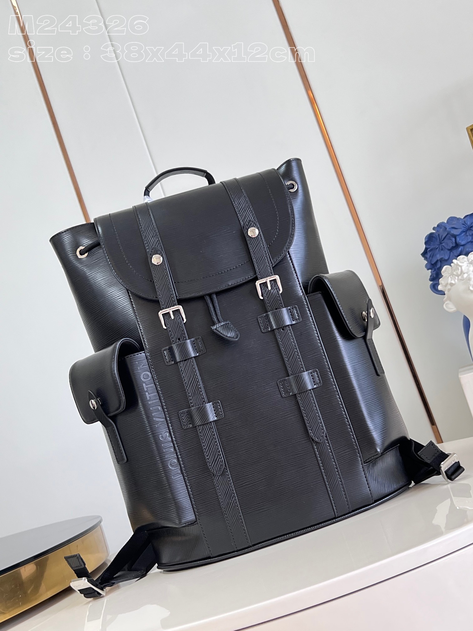NO:402075,【Exclusive real photo M24326】This Christopher medium backpack is made of Epi XL embossed leather with a full texture. The same color Louis Vuitton logo is imprinted on the bag, which is plenty of space to store daily needs. It is equipped with an outer bag, an inner bag and an iPad pocket. 38 x 44 x 12.5 cm (length x height x width) M.1000, LV [original leather], louis vuitton, louis vuitton19860909【独家实拍 M24326】本款 Christopher 中号双肩包以 Epi XL 压纹皮革的丰盈肌理释放俊朗气息.同色路易威登标识压印于包身,充裕空间可悉数收纳日常所需,搭配外侧袋、内袋和 iPad 口袋.38 x 44 x 12.5厘米 (长度 x 高 x 宽) M.1000,LV【原厂皮】,louis vuitton,louis vuitton,Bag