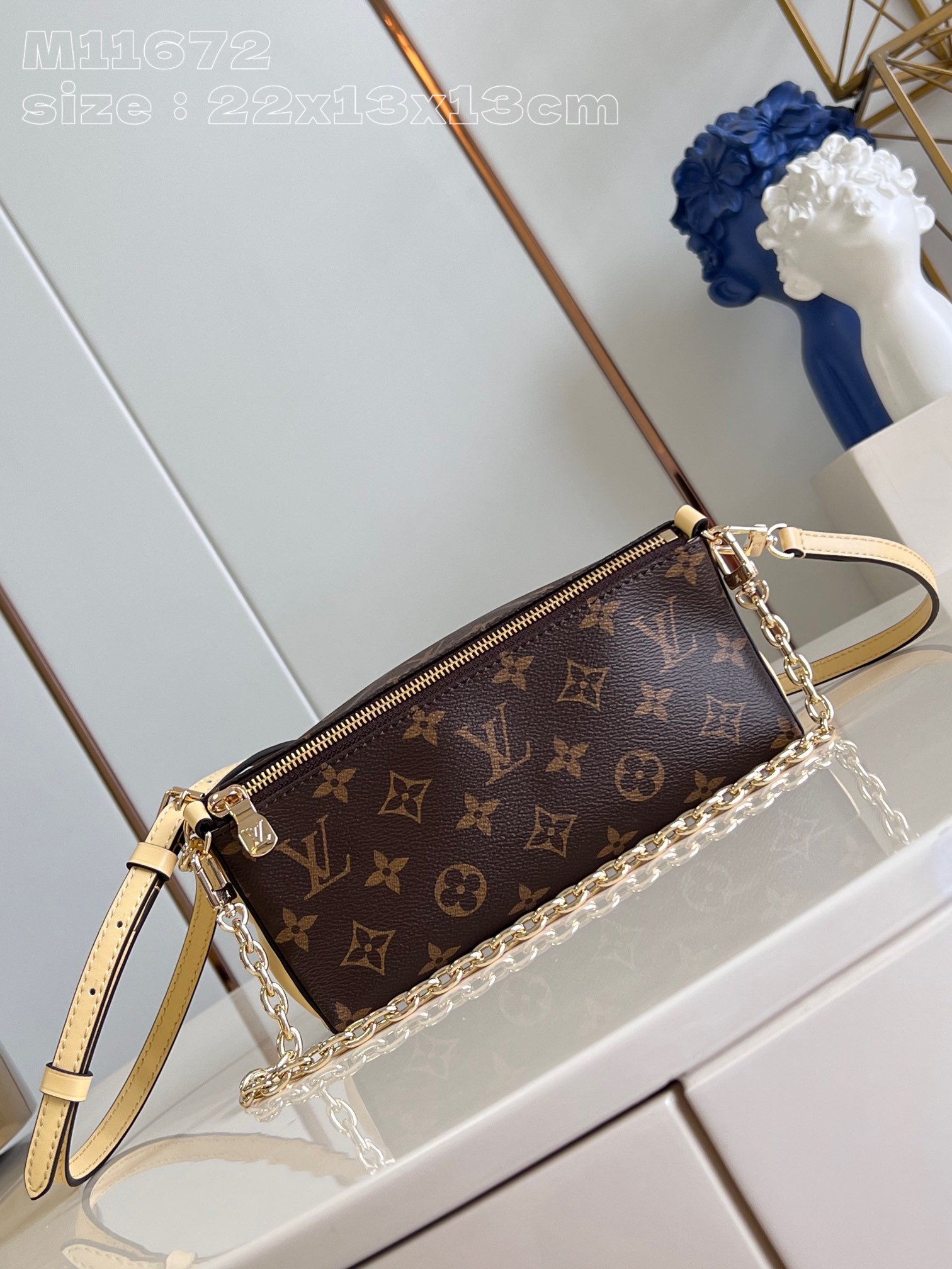 Louis Vuitton Luxury
 Handbags Clutches & Pouch Bags White Splicing Monogram Canvas Pouch Chains M11672