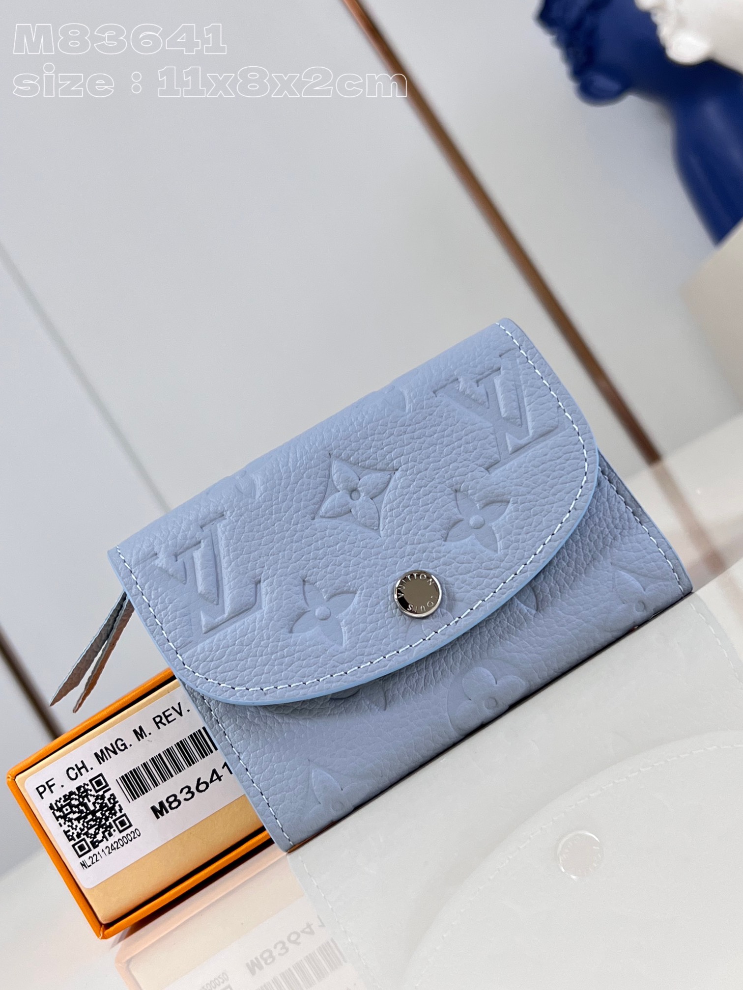 NO:402449,【Exclusive real photo M83641】This Rosalie coin wallet is made of soft pastel-toned grained Monogram Empreinte leather, injecting a soft and beautiful atmosphere into the design. Open the round flip to show the compact design of the coin wallet. The secure golden snaps are also embellished with Louis Vuitton engraved logo, and the interior is equipped with patch pockets, zipper change lattice and two business card interlayers. 11 x 8 x 2.5 cm (length x height x width) C.220, LV [original leather], louis vuitton, louis vuitton19860909【独家实拍 M83641】這款Rosalie零錢包以柔軟的粉彩色調粒面Monogram Empreinte皮革製作,為設計注入柔美氣息.打開圓形翻蓋即展現零錢包的小巧設計,穩妥的金色按扣更綴以Louis Vuitton鐫刻標誌,而內部則設有貼袋、拉鏈零錢格及兩個名片夾層.11 x 8 x 2.5厘米(長度 x 高度 x 闊度) C.220,LV【原厂皮】,louis vuitton,louis vuitton,Bag