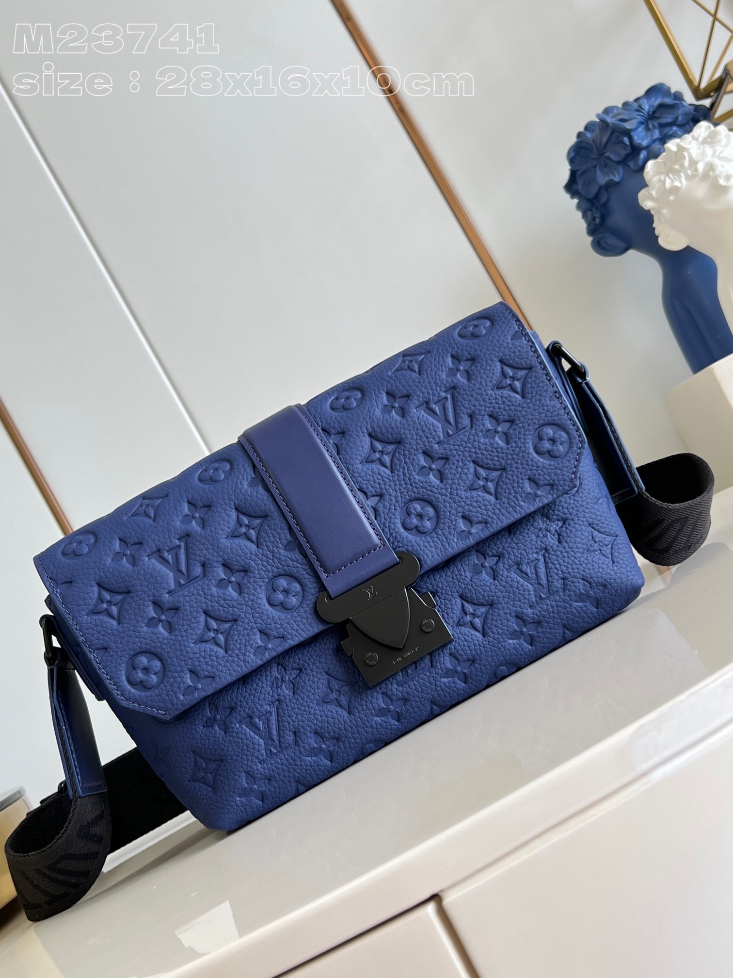 Louis Vuitton Messenger Bags Blue Taurillon M23741