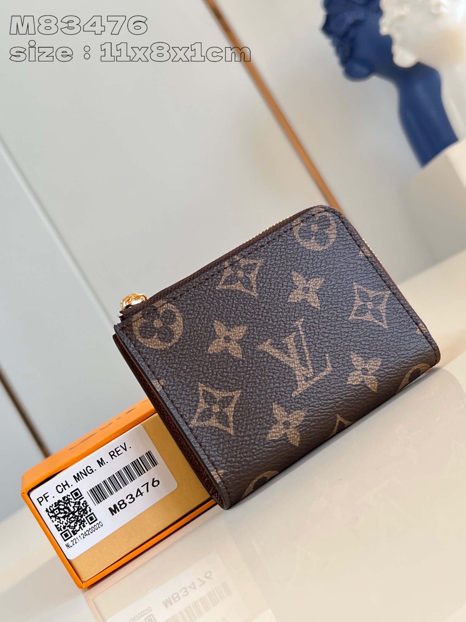 NO:403012,【Exclusive real photo M83476 brown】This Noa small wallet is made of Louis Vuitton's classic Monogram canvas, with a small square design and a unique L-shaped zipper, while the inner layer is also equipped with a colorful leather lining. The wallet has six business card mezzanines and a spacious folding pocket. 11 x 8.5 x 1.5 cm (length x height x width) C.200, LV [original leather], louis vuitton, louis vuitton19860909【独家实拍 M83476棕】這款Noa小型錢包以路易威登的經典Monogram帆布製作,採用小巧的正方形設計,並設有別具特色的L型拉鏈為,而內層更設有彩色皮革襯裡.錢包設有六個名片夾層,以及寬敞的摺疊口袋.11 x 8.5 x 1.5厘米 (長度 x 高度 x 闊度） C.200,LV【原厂皮】,louis vuitton,louis vuitton,Bag