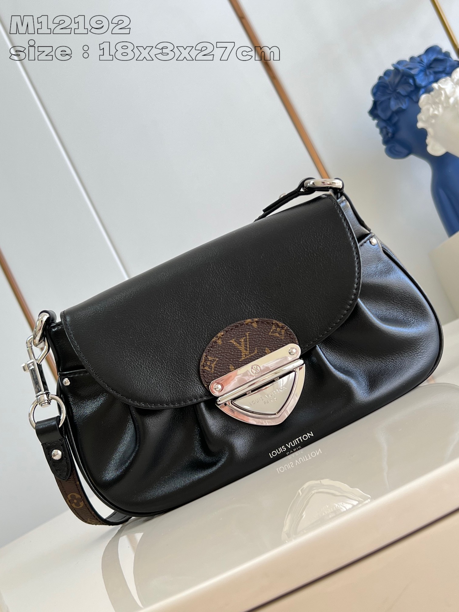 NO:403078,【Exclusive real shot M12192】 Louis Vuitton shows its brand style with a brand new series and launches Sunset Vibe handbags. Yingze sheep leather, Monogram canvas elements and LV buckles jointly highlight the retro style. The pocket design is easy to store and needs, and the removable shoulder straps achieve multiple carrying methods. 18 x 3 x 27 cm (height x width x length) Y.850,LV [original leather],louis vuitton,louis vuitton,sheepskin19860909【独家实拍 M12192】路易威登以崭新系列展现品牌风华,倾情推出 Sunset Vibe 手袋.莹泽羊皮革、 Monogram 帆布元素和 LV 插扣共同彰显复古风尚,口袋设计便于收纳随行所需,可拆卸肩带实现多种背携方式.18 x 3 x 27厘米 (高 x 宽 x 长度) Y.850,LV【原厂皮】,louis vuitton,louis vuitton,sheepskin,Bag