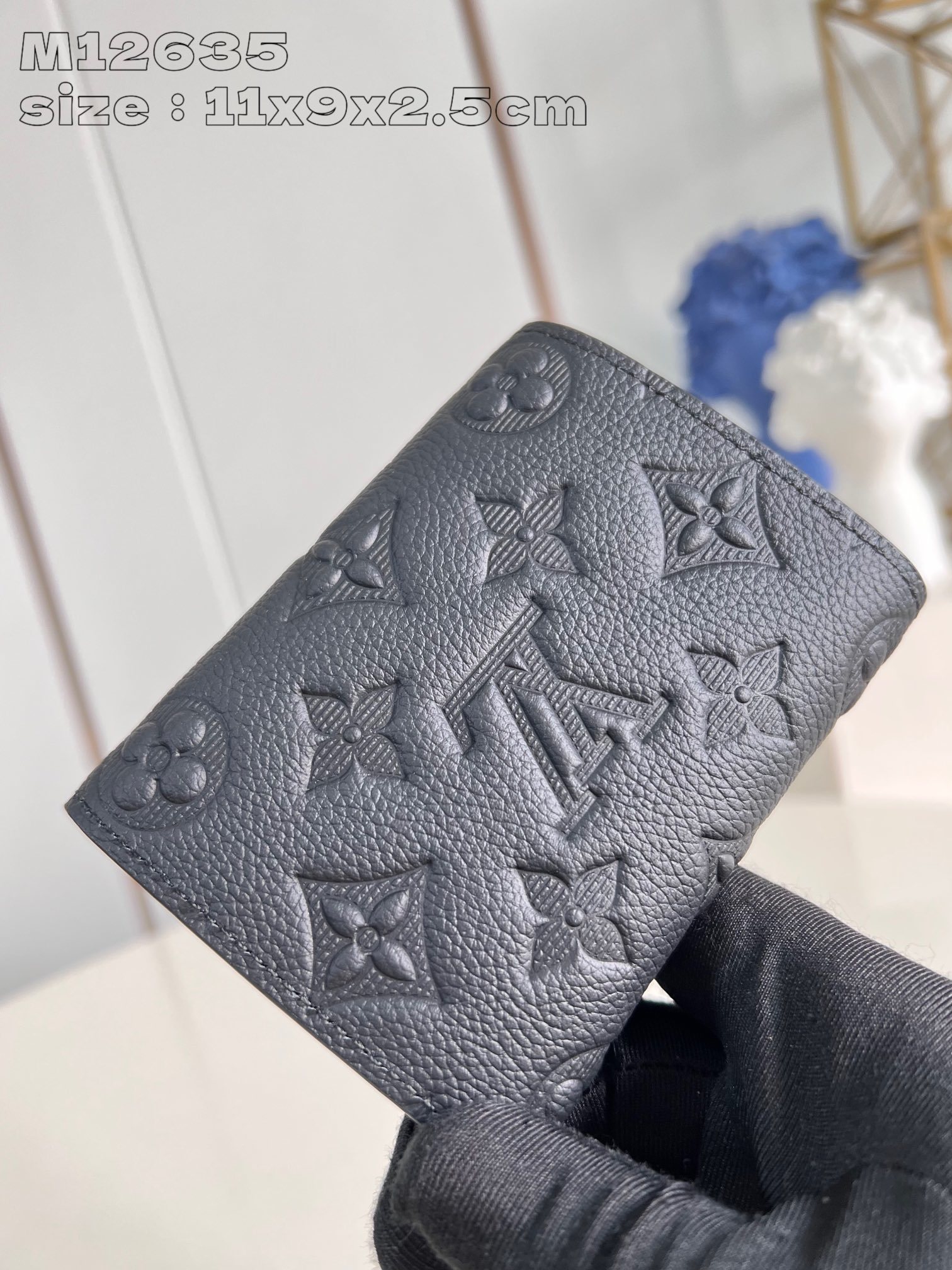 顶级原单M12635压花這款小巧的Victor錢包以MonogramShadow牛皮製作綴有細緻的Mon