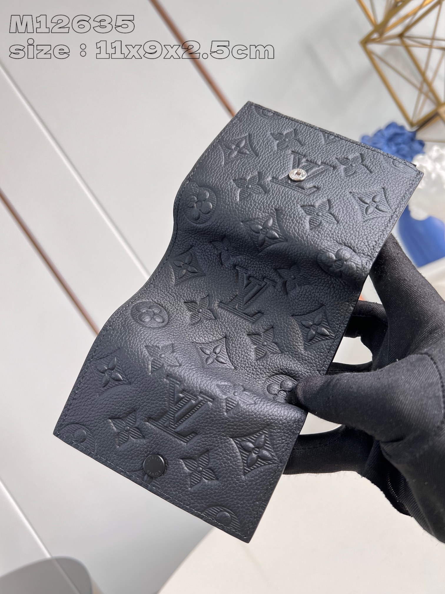 顶级原单M12635压花這款小巧的Victor錢包以MonogramShadow牛皮製作綴有細緻的Mon