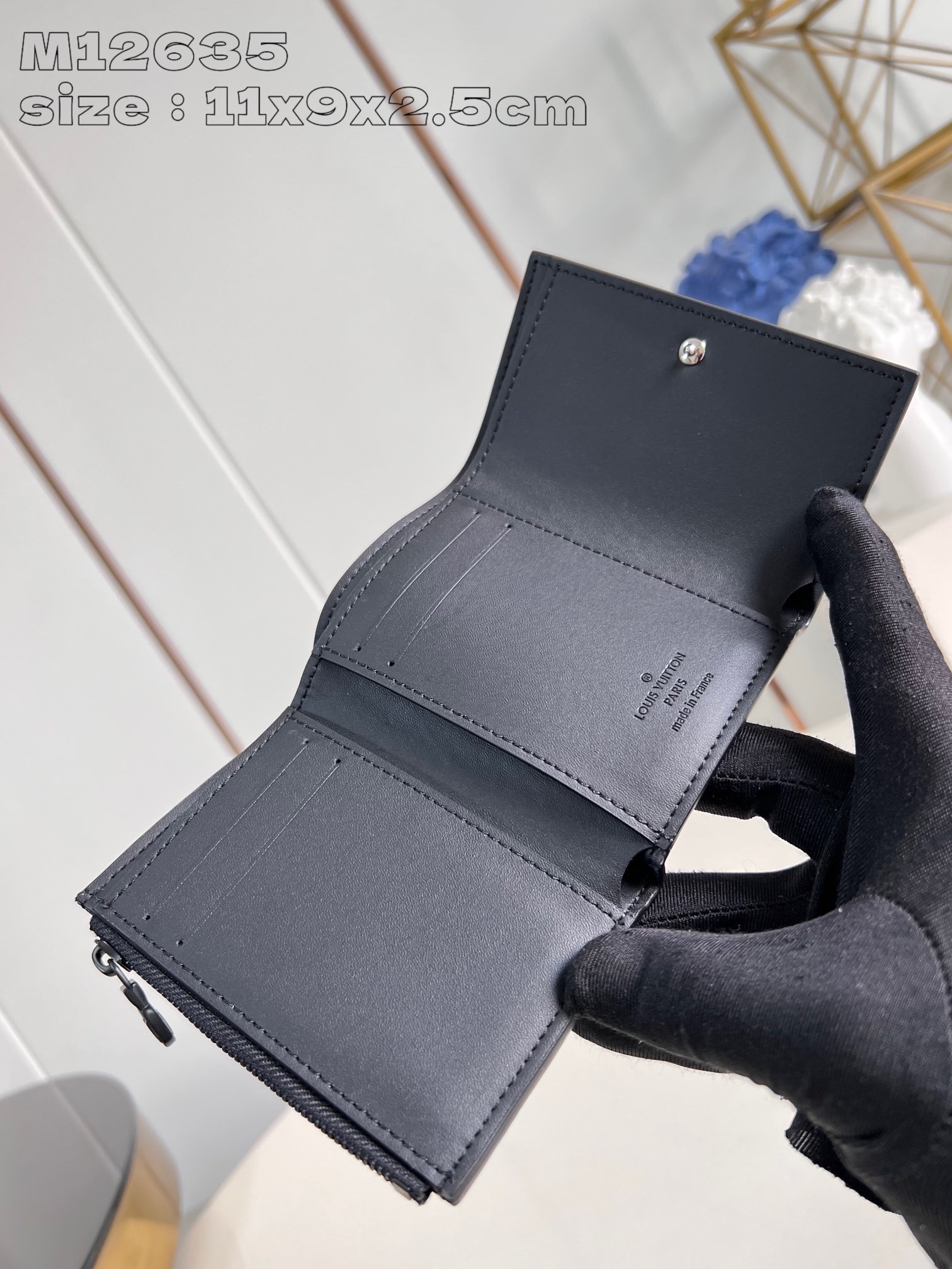 顶级原单M12635压花這款小巧的Victor錢包以MonogramShadow牛皮製作綴有細緻的Mon
