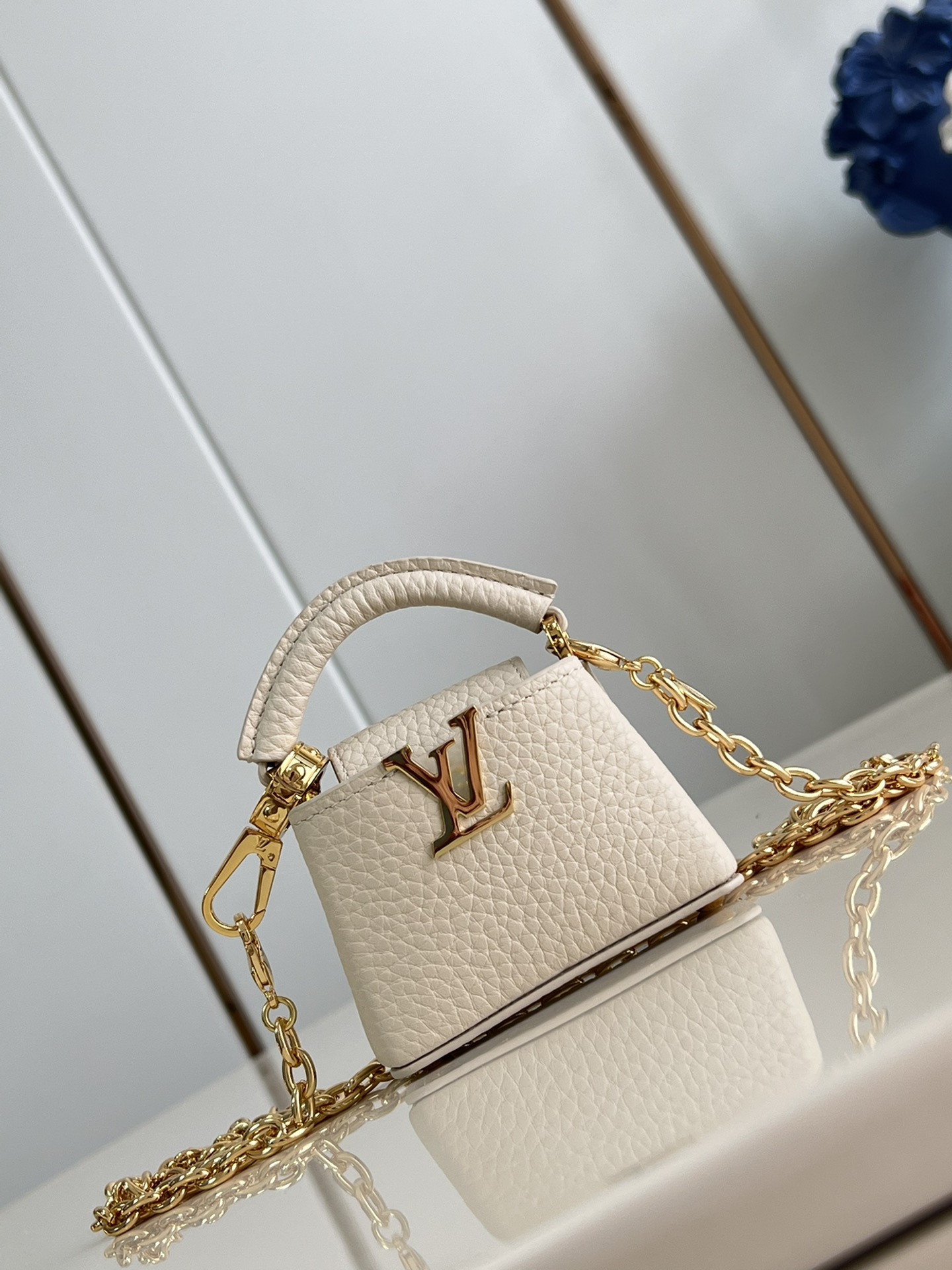 Louis Vuitton LV Capucines 7 Star
 Handbags Crossbody & Shoulder Bags Gold Cowhide Chains M48865