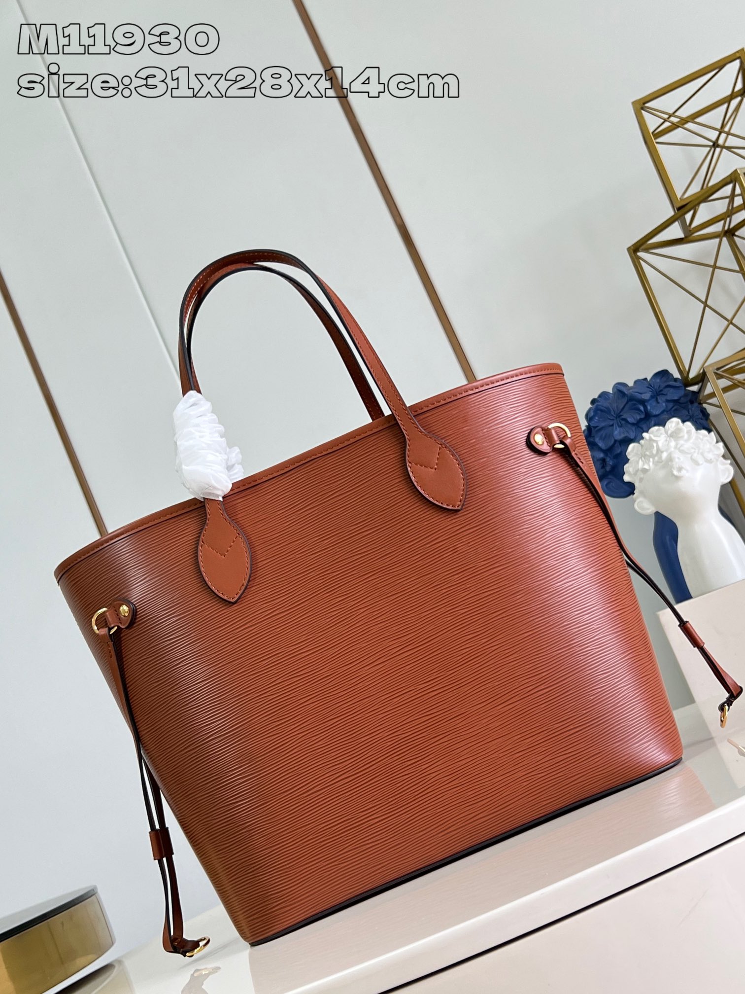 NO:403477,【Exclusive real photo M11930 Caramel】M12467 This classic Neverfull MM hand-held bag combines timeless design and traditional details, making it ideal for carrying at work and other occasions. The new version is made of iconic Epi leather, with adjustable elastic straps on both sides to create a tight silhouette. The bag is spacious enough to store a 13-inch laptop, and the removable zipper storage bag can be used as a clutch and can also be used as an extra pocket to store valuables. 31 x 28 x 14 cm (length x height x width) P.900, LV [original leather], louis vuitton, handbag19860909【独家实拍 M11930焦糖】M12467 這款經典的Neverfull MM手挽袋糅合雋永設計及傳統細節,非常適合上班及其他場合攜帶.全新版本以標誌性的Epi皮革製造,兩側備有可調節鬆緊的綁帶,可締造束緊廓形.袋內容量寬敞,足以存放一部13寸手提電腦,而可拆式拉鏈收納包可用作手拿包,亦可作額外口袋收納貴重物品.31 x 28 x 14 厘米 (長度 x 高度 x 闊度) P.900,LV【原厂皮】,louis vuitton,handbag,Bag