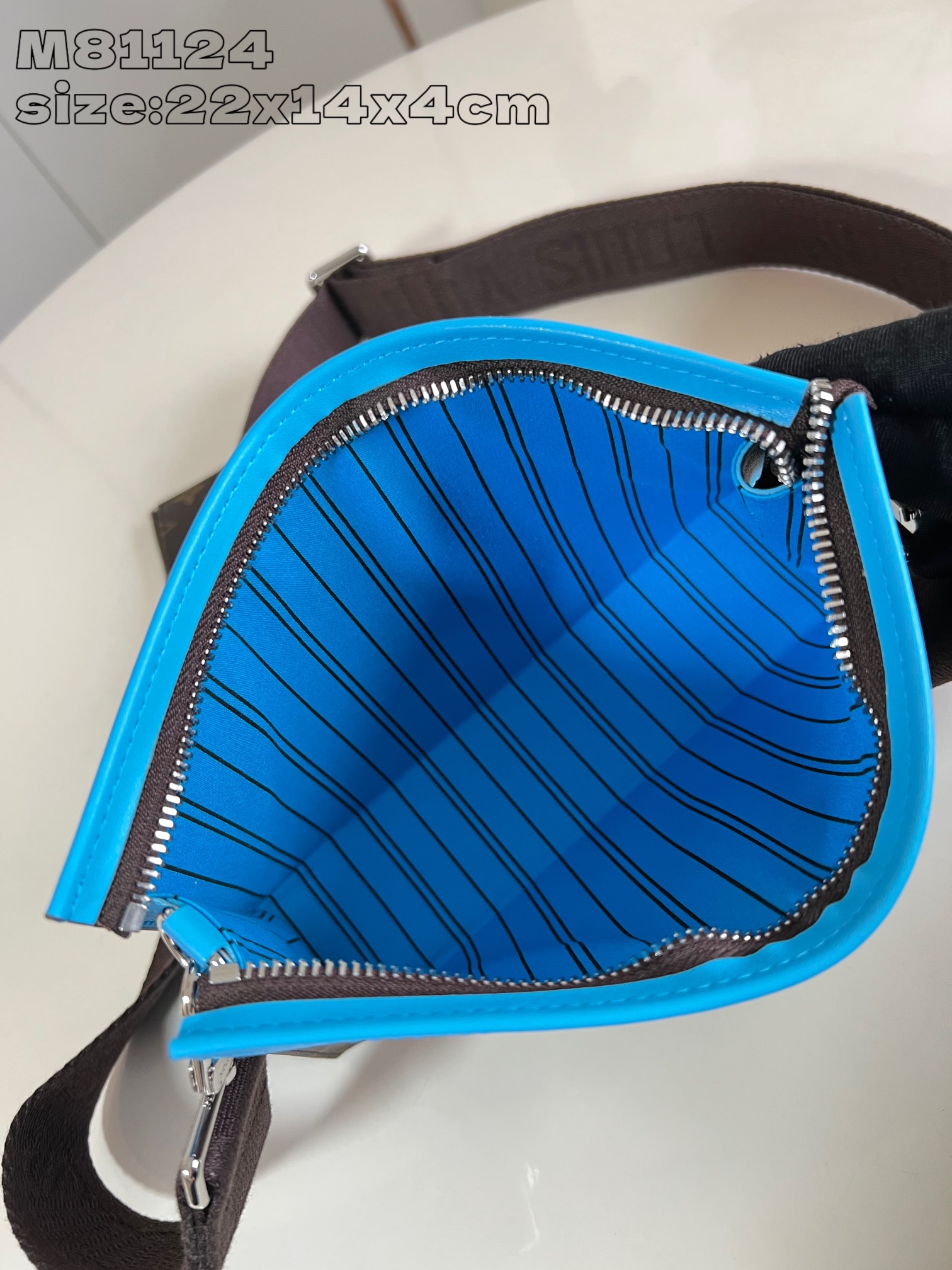 顶级原单M81124蓝GastonWearableWallet手袋脱胎于路易威登PochetteVoya