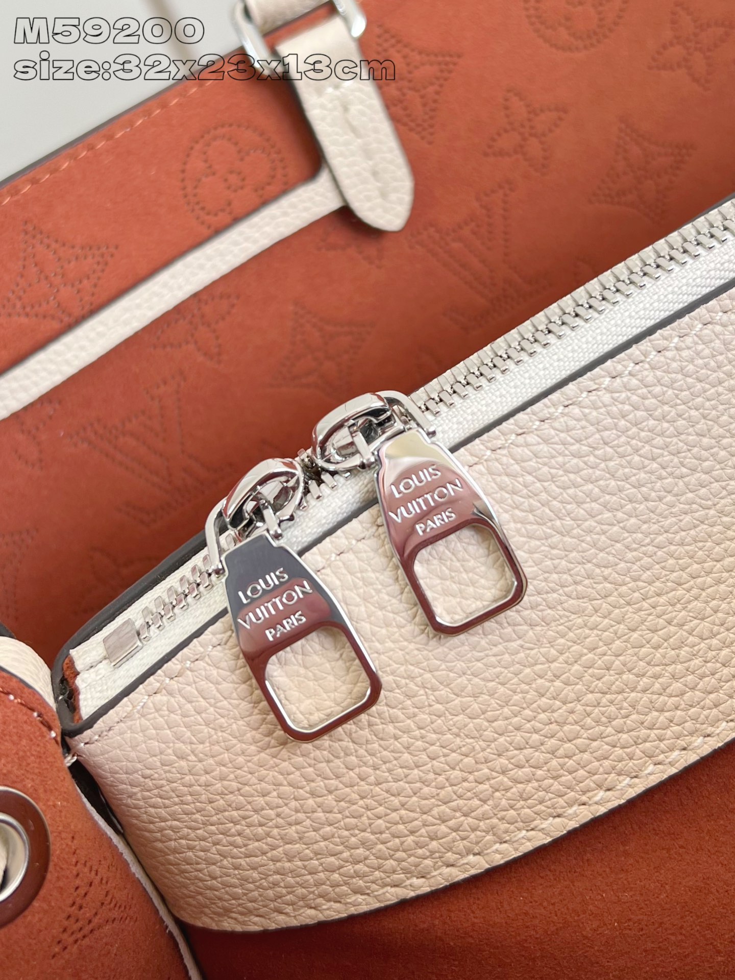 【顶级原单 M59200米白 】M59203 本款 Bella Tote 手袋巧妙融合水桶包和托特包的设