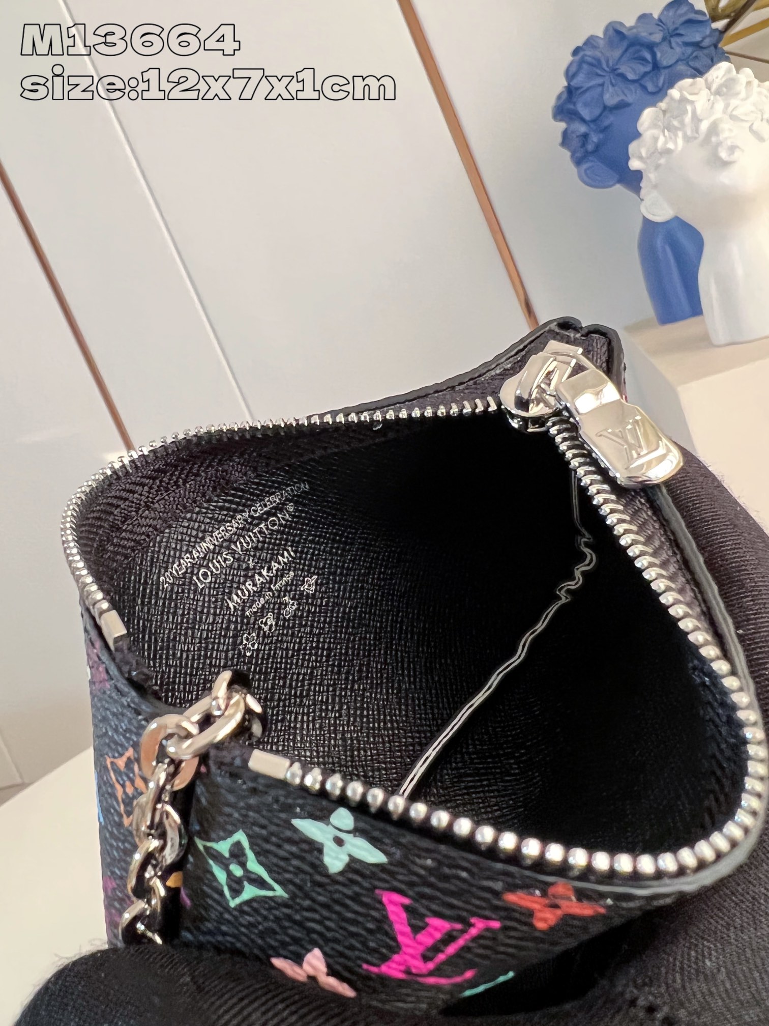 【顶级原单 M13664黑彩 】這款復刻版Louis Vuitton x Murakami系列的鑰匙零錢