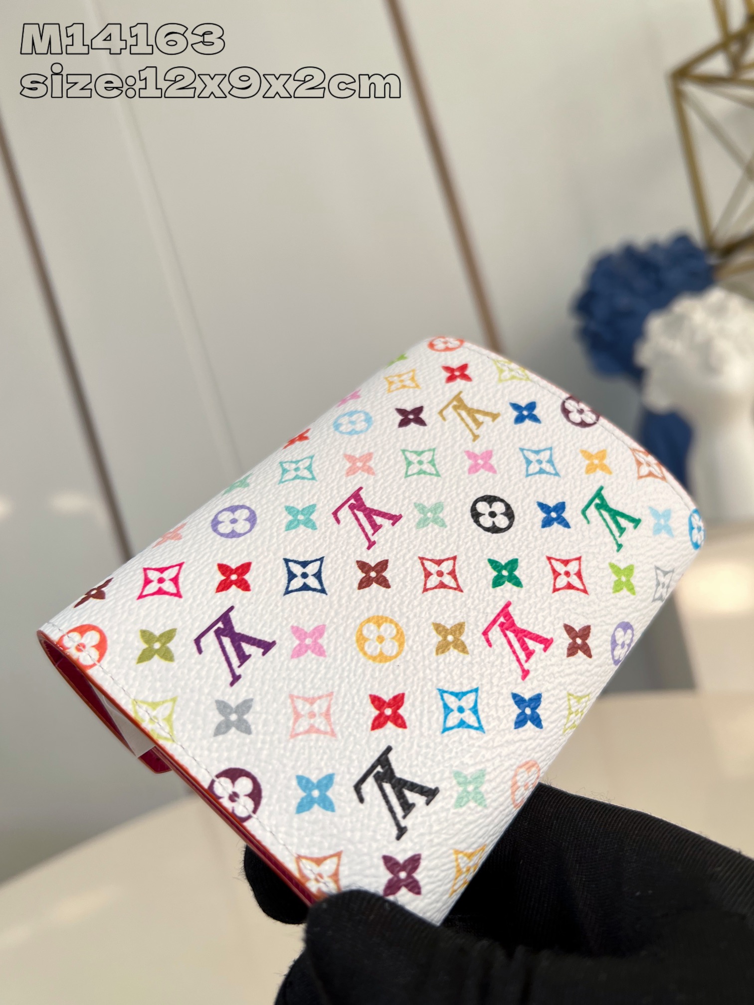 【顶级原单 M14163白彩 】這款復刻版Louis Vuitton x Murakami系列的Vict