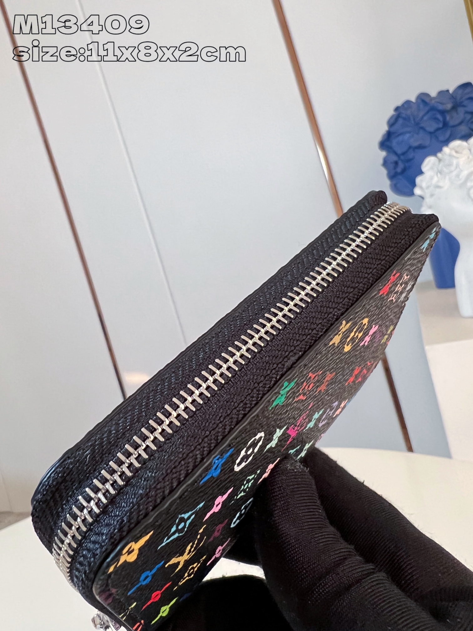 【顶级原单 M13409黑彩 】這款復刻版Louis Vuitton x Murakami系列的拉鏈零錢