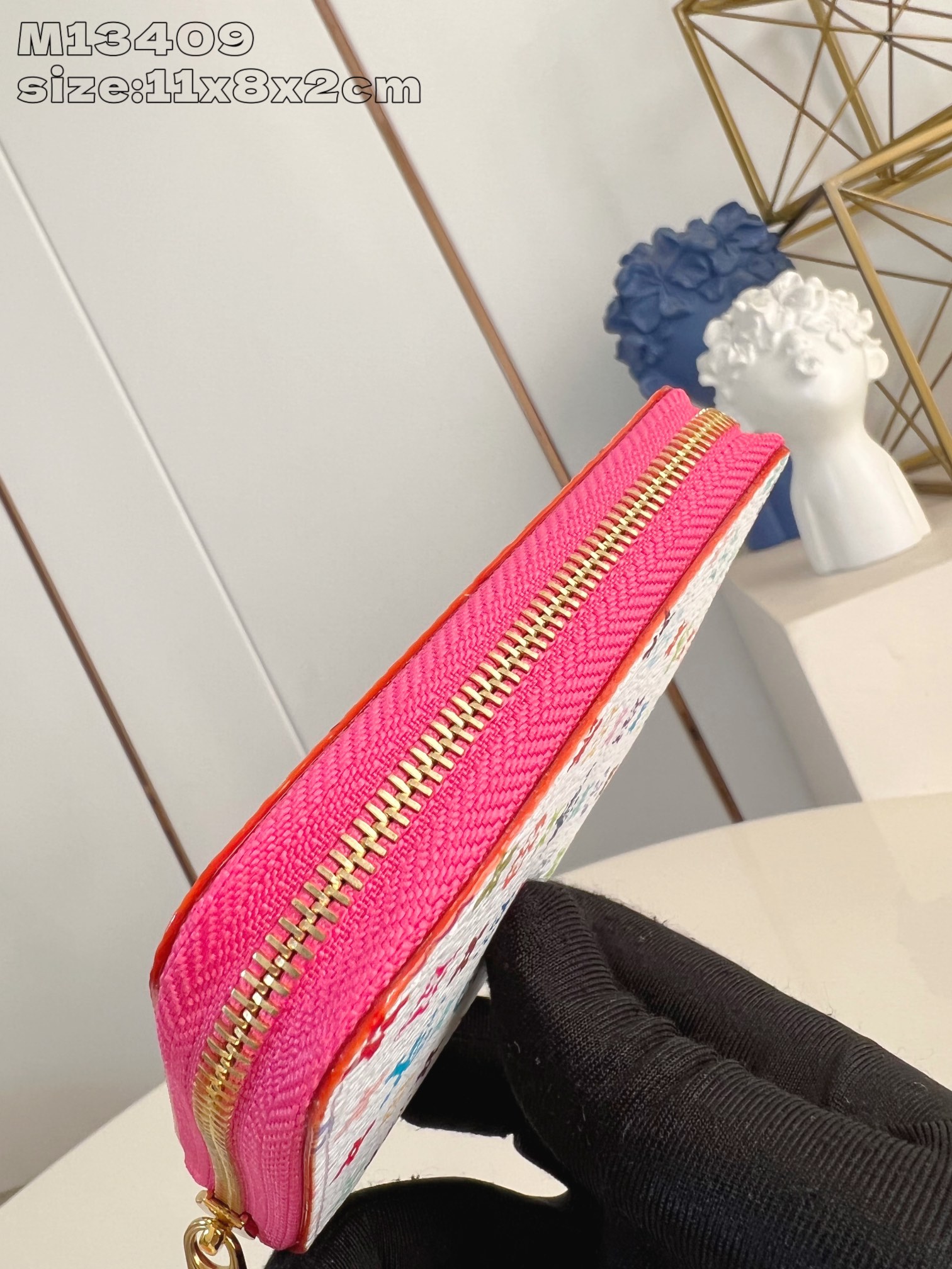 【顶级原单 M13409白彩 】這款復刻版Louis Vuitton x Murakami系列的拉鏈零錢