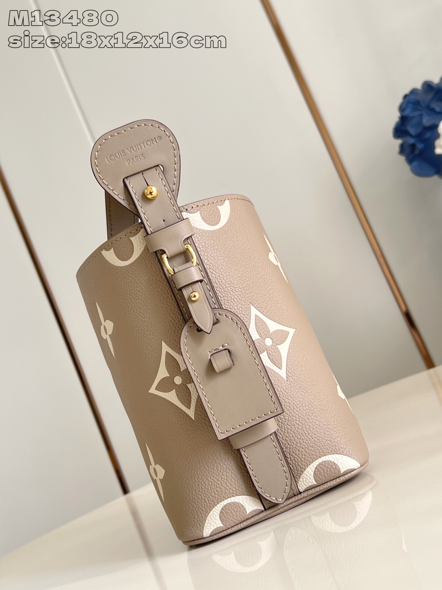 【顶级原单 M13480灰丝印 】M13045 本款 All In BB 手袋为 Monogram Em