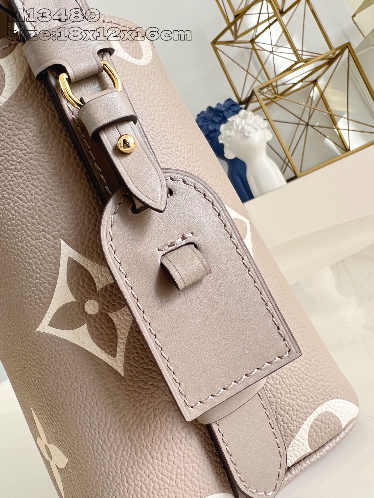 【顶级原单 M13480灰丝印 】M13045 本款 All In BB 手袋为 Monogram Em