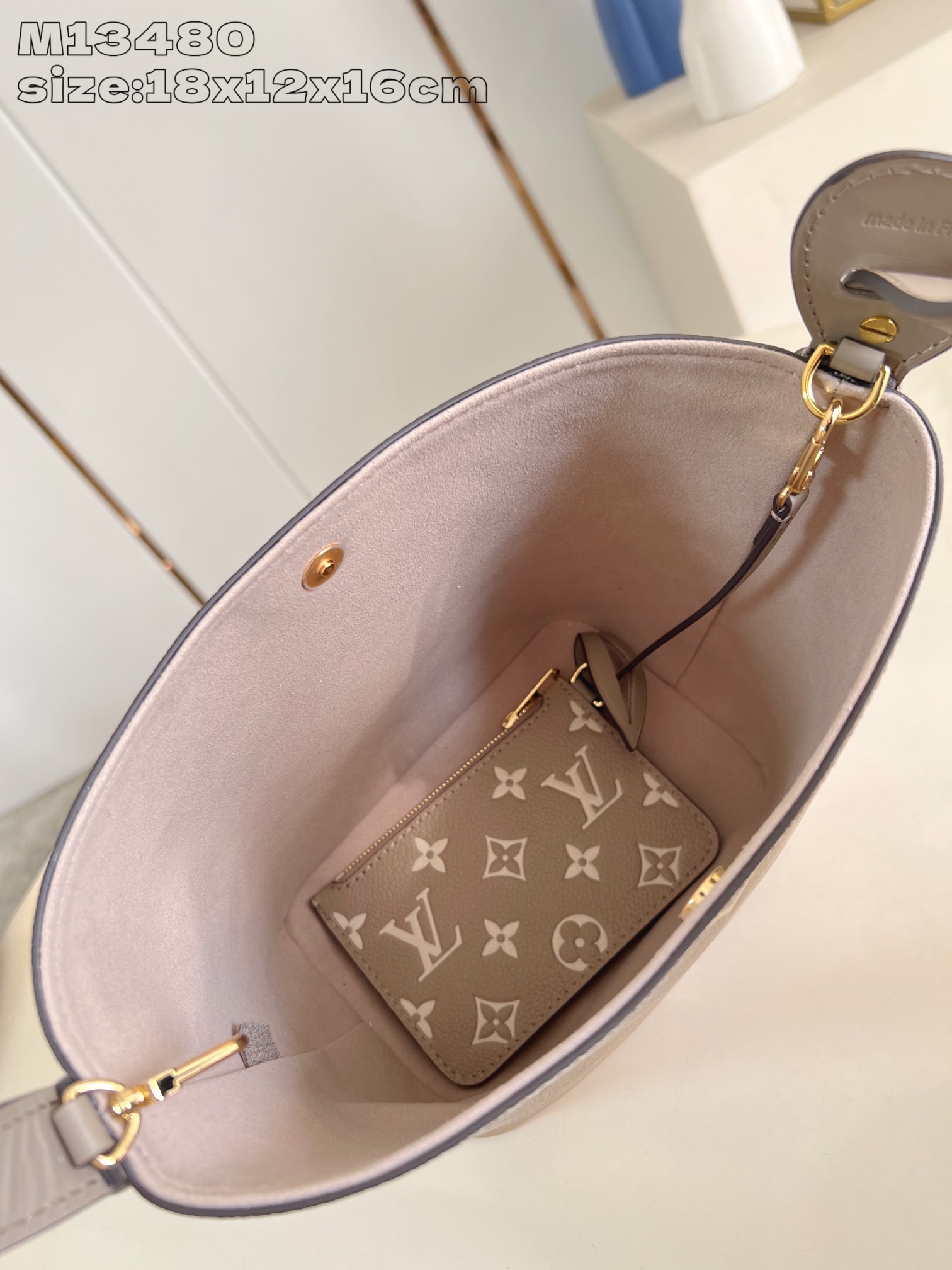 【顶级原单 M13480灰丝印 】M13045 本款 All In BB 手袋为 Monogram Em