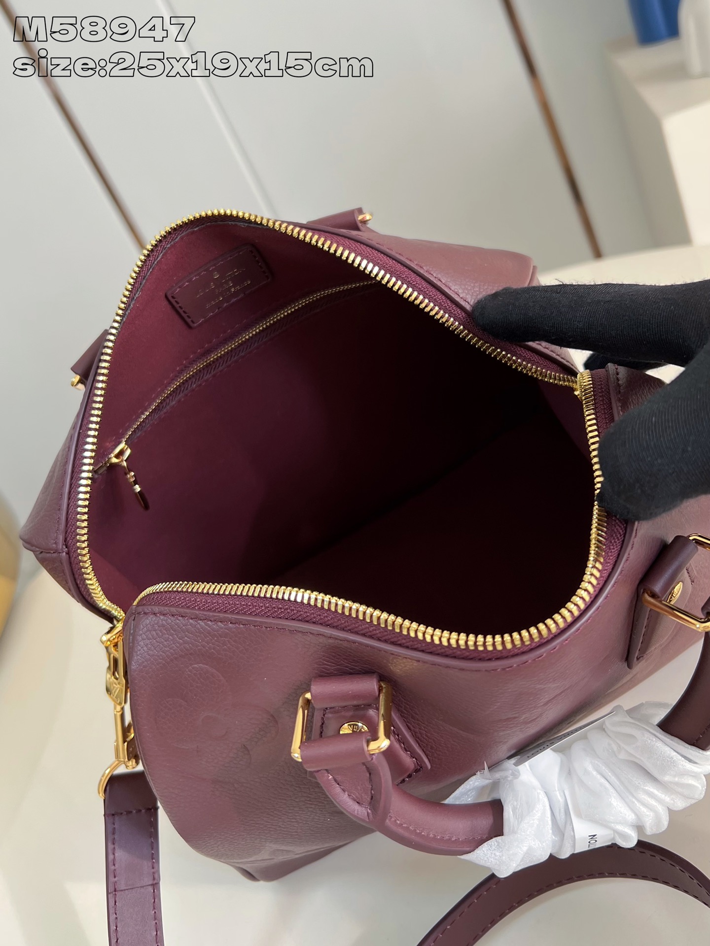 【顶级原单 M58947紫红】本款 Speedy Bandoulière 25 手袋选用 Monogra