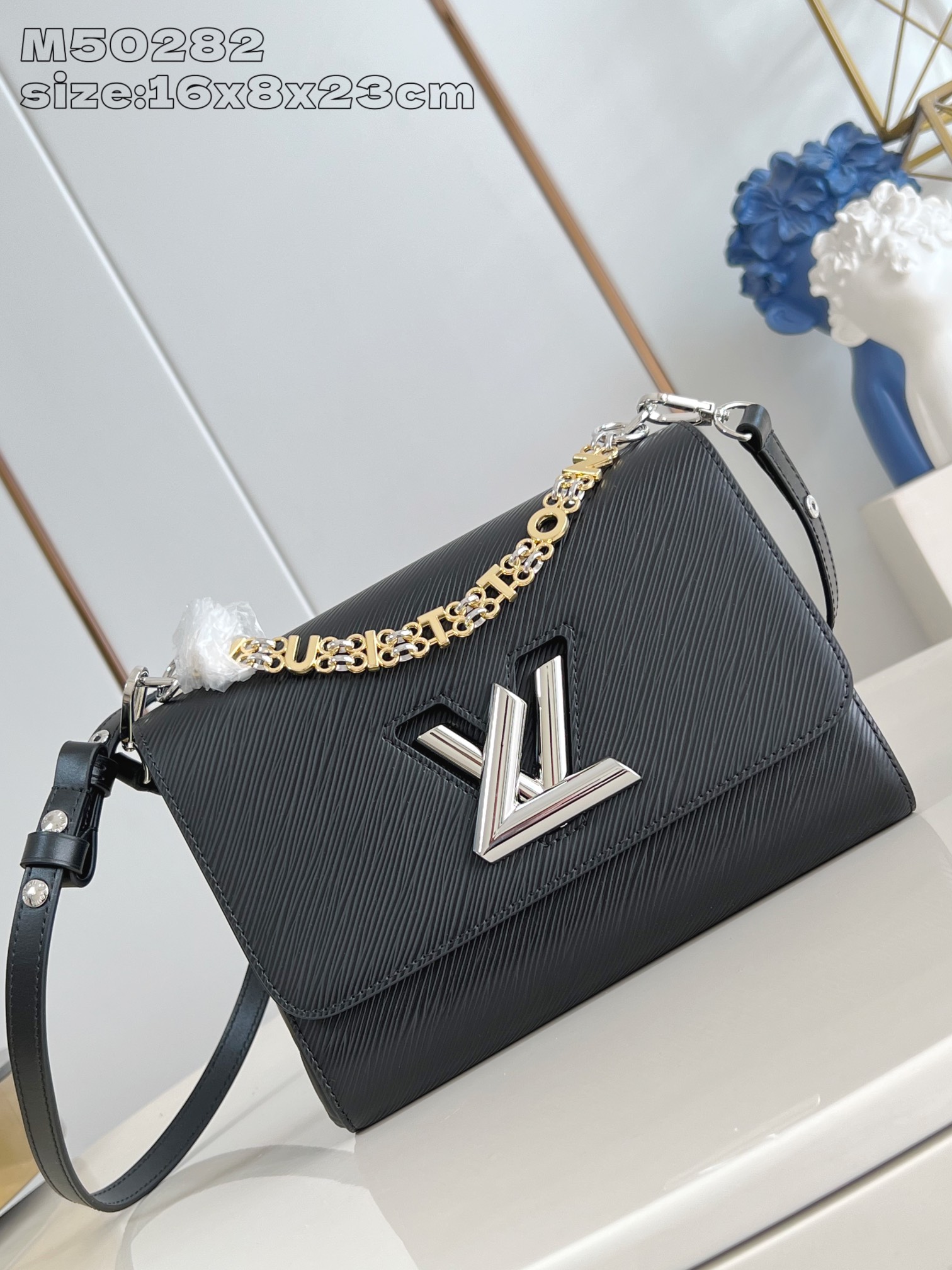 NO:404093,【Exclusive real photo M50282 black letters】M13118 This Twist medium-sized handbag uses the iconic Epi leather and Monogram embossed leather to create a slim configuration, and then uses LV to twist lock to indicate the identity of the Twist Say My Name series. The dazzling chain is integrated into the Louis Vuitton logo, and the inner bag is convenient for daily storage. You can switch to the portable, crossbody or shoulder-bearing method as you like. 16 x 8 x 23 cm (height x width x length) P.1000, LV [original leather], louis vuitton, louis vuitton19860909【独家实拍 M50282黑字母】M13118 本款 Twist 中号手袋以标志性 Epi 皮革和 Monogram 压纹皮革塑造纤薄构型,再借 LV 扭锁点明 Twist Say My Name 系列身份.耀目链条融入路易威登标识,内袋方便收纳日常所需,可随心切换手提、斜挎或肩背方式.16 x 8 x 23厘米 (高 x 宽 x 长度) P.1000,LV【原厂皮】,louis vuitton,louis vuitton,Bag