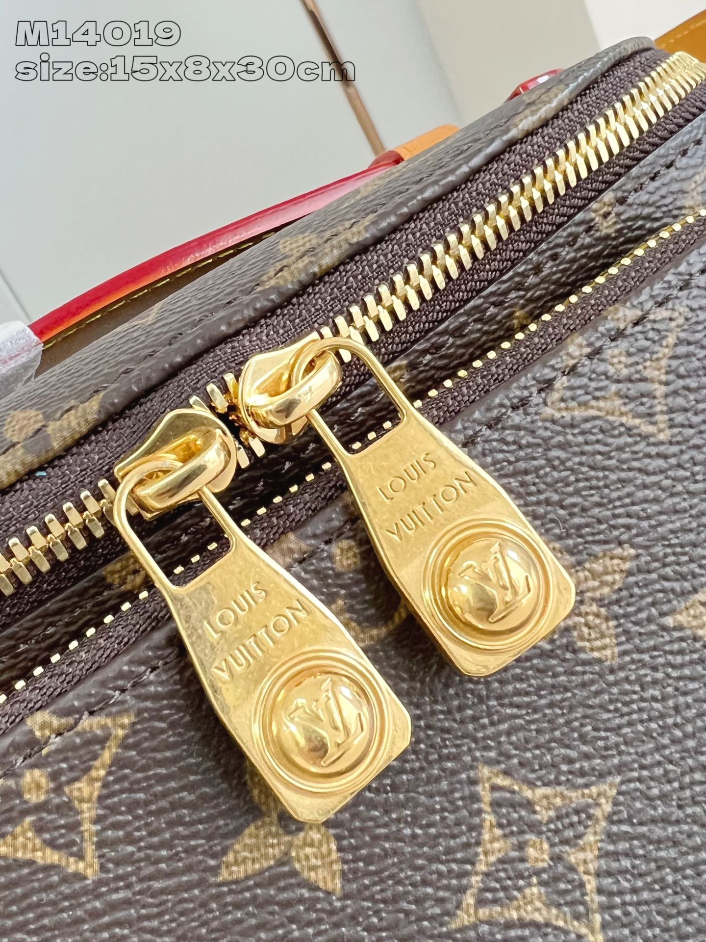 【顶级原单 M14019老花 】本款 Rush 腰包取材柔软 Monogram 帆布，兼具功能考量与潮流