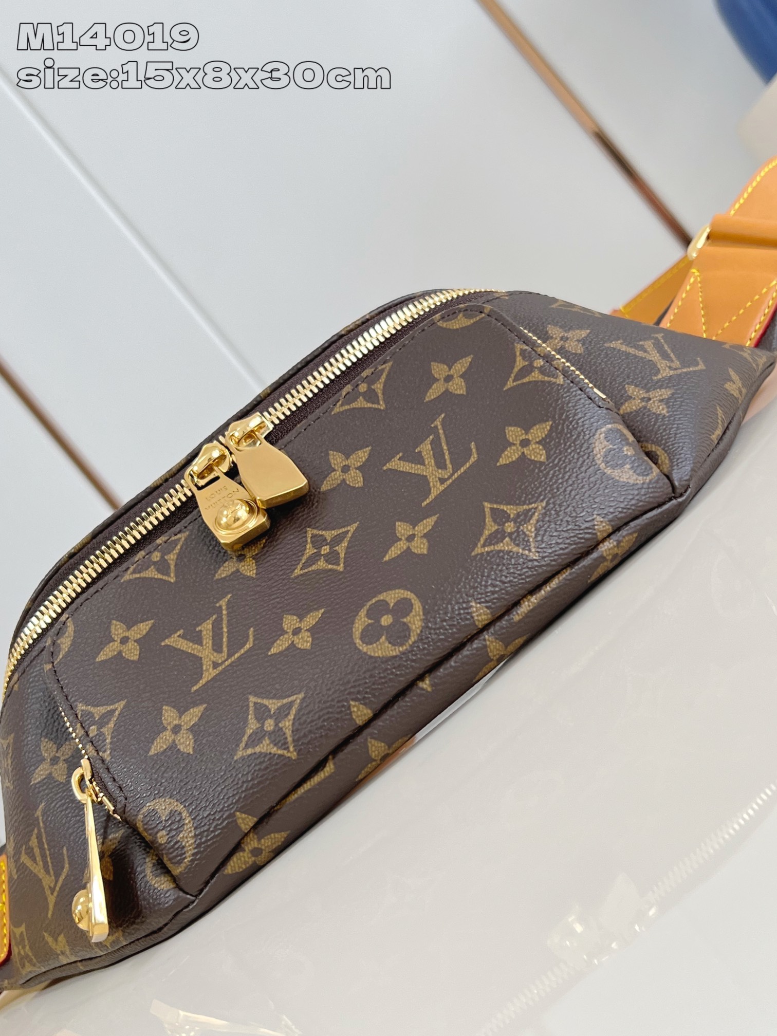 【顶级原单 M14019老花 】本款 Rush 腰包取材柔软 Monogram 帆布，兼具功能考量与潮流