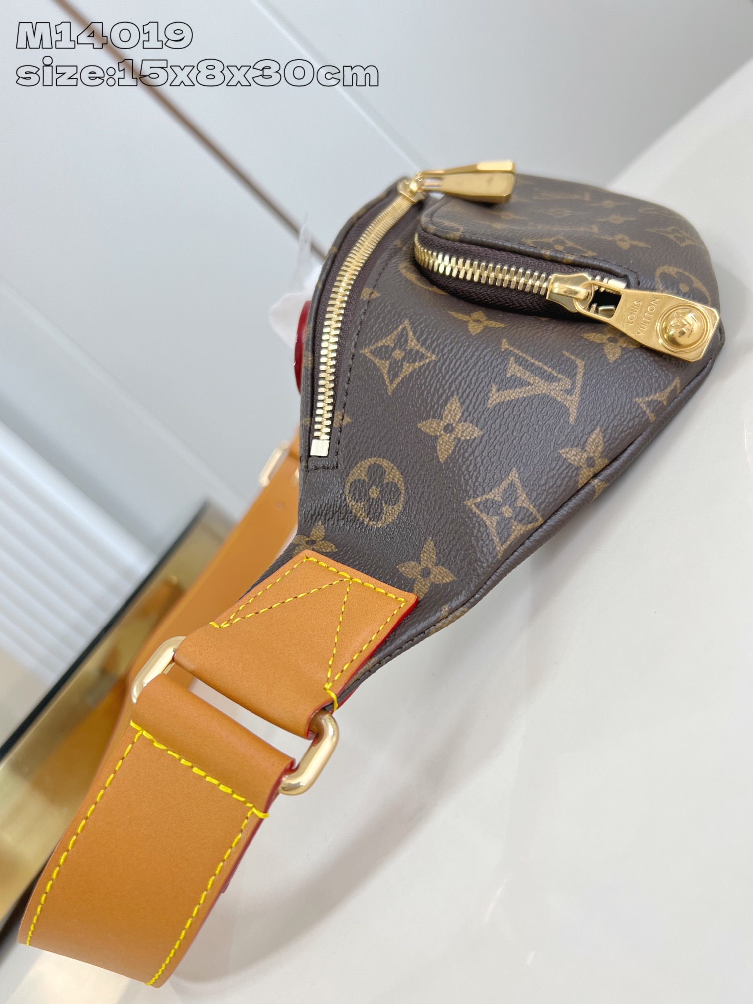 【顶级原单 M14019老花 】本款 Rush 腰包取材柔软 Monogram 帆布，兼具功能考量与潮流