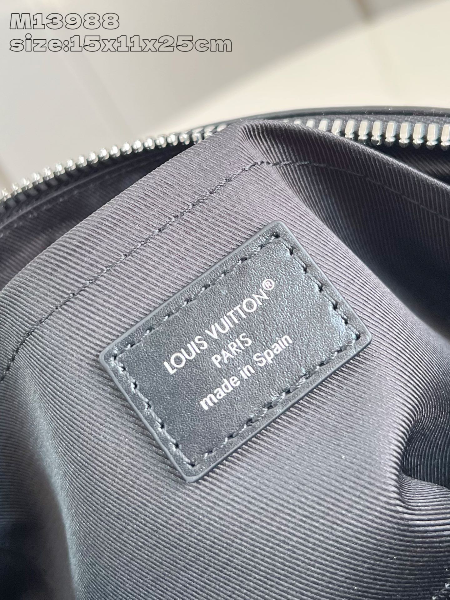 【顶级原单 M13988 】本款 Keepall Cargo Bandoulière 25 手袋取材亮面