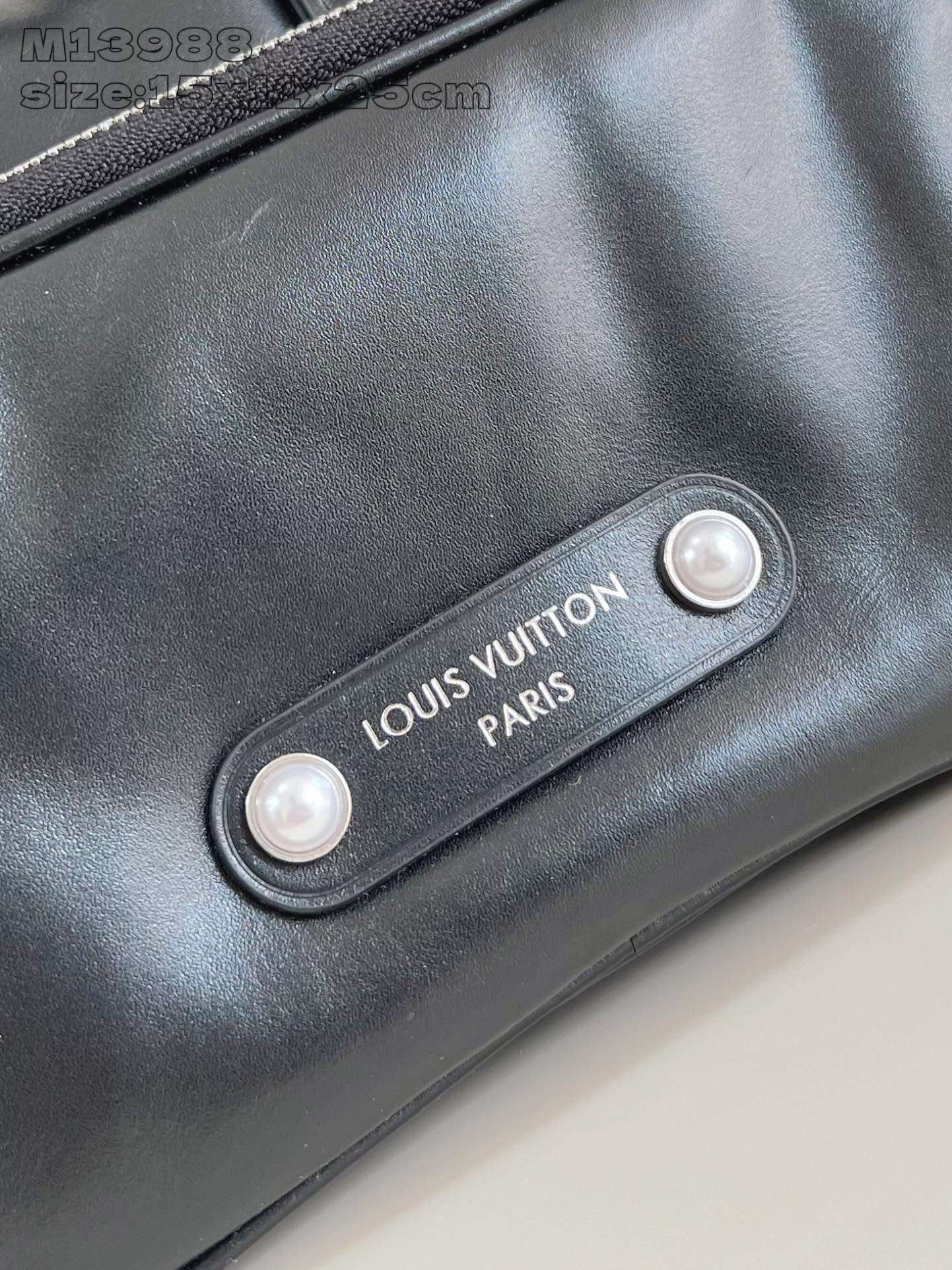 【顶级原单 M13988 】本款 Keepall Cargo Bandoulière 25 手袋取材亮面
