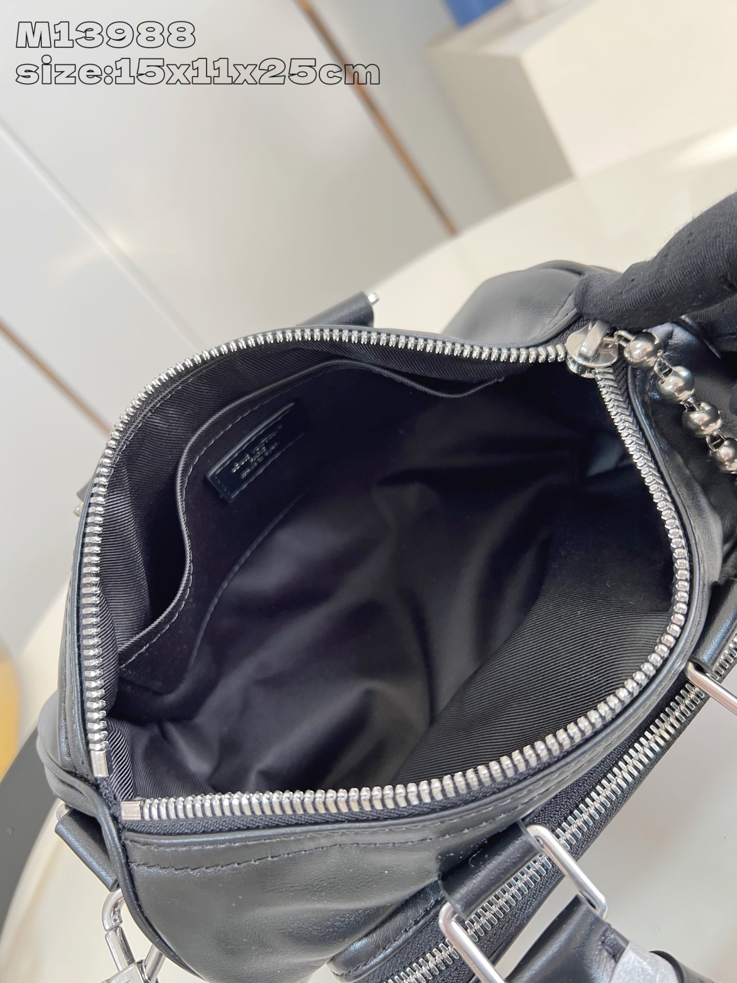 【顶级原单 M13988 】本款 Keepall Cargo Bandoulière 25 手袋取材亮面
