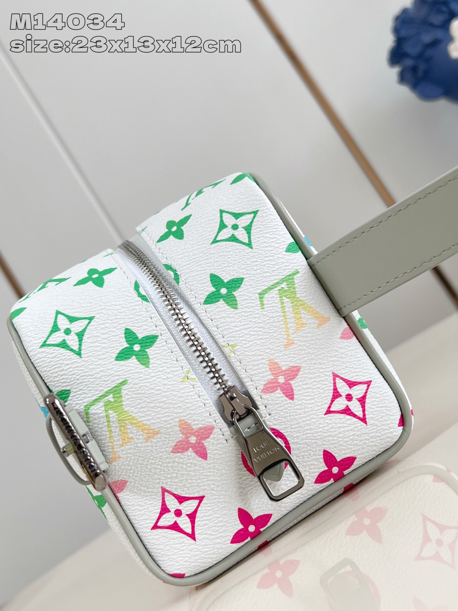 【顶级原单 M14034 】本款 Locker Dopp Kit 盥洗袋取材 Monogram 帆布，融