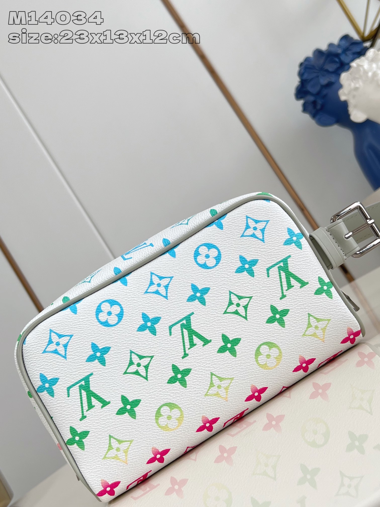 【顶级原单 M14034 】本款 Locker Dopp Kit 盥洗袋取材 Monogram 帆布，融
